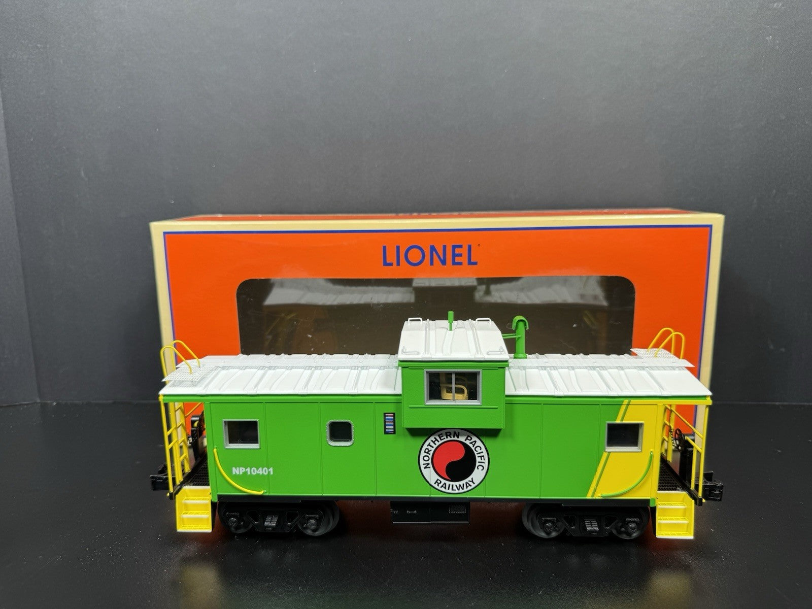 Lionel 2226170 Northern Pacific NP CupolaCam caboose #10401 LNIB4