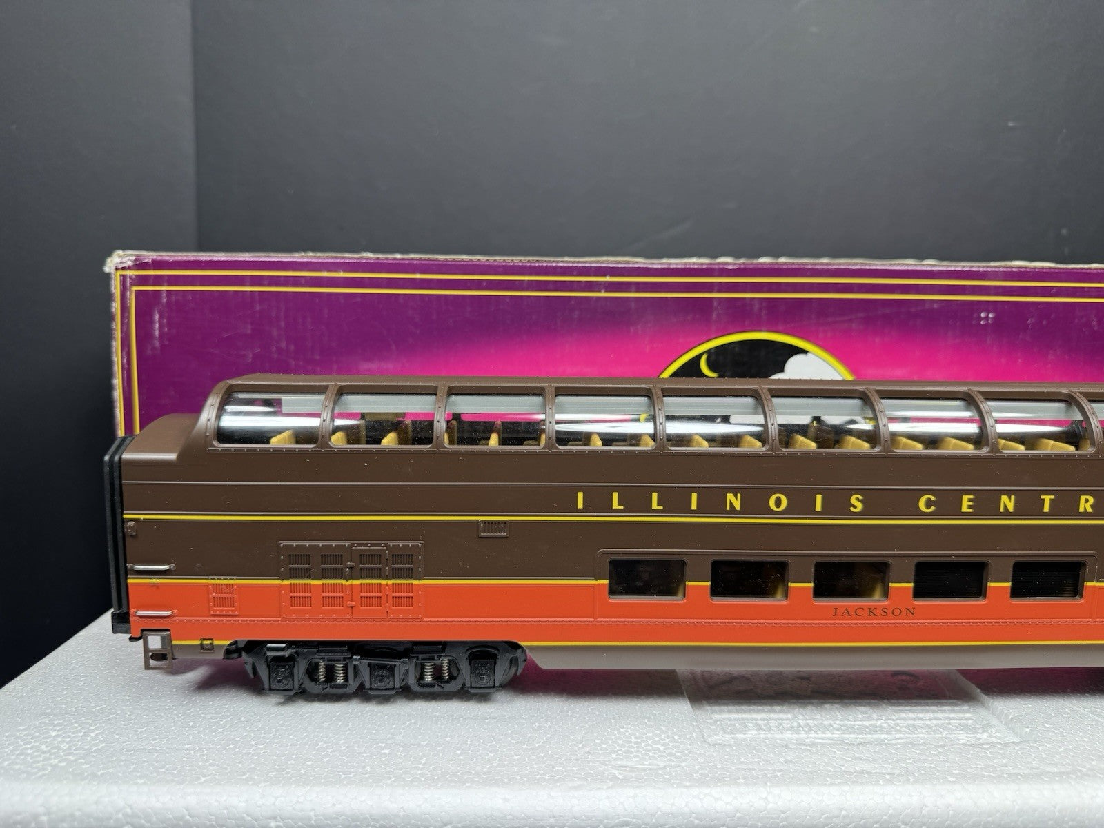 MTH 20-67033 Illinois Central IC 70' full-length vista dome passenger car LNIB2