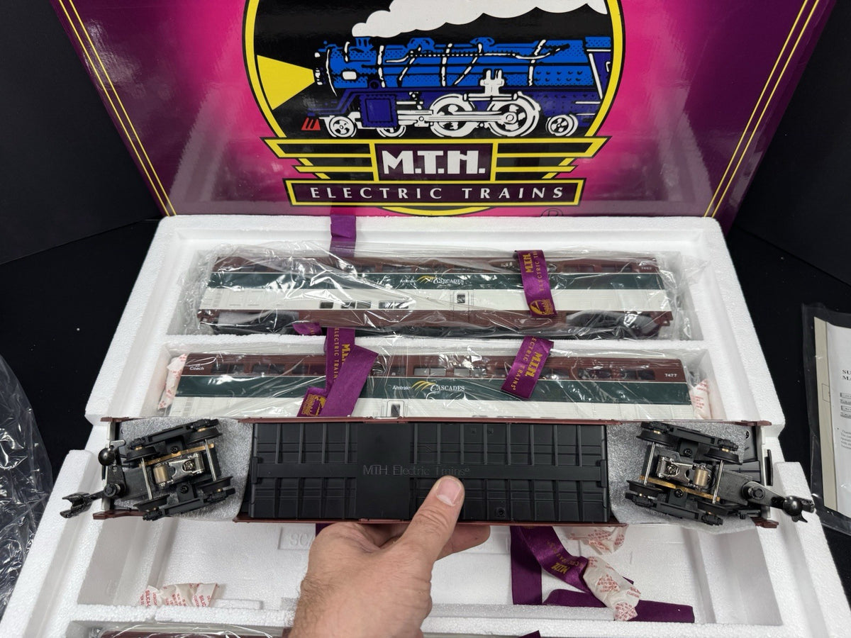 MTH 20-6578 Amtrak Northwest Cascades SuperLiner coach 4-car set NIB5