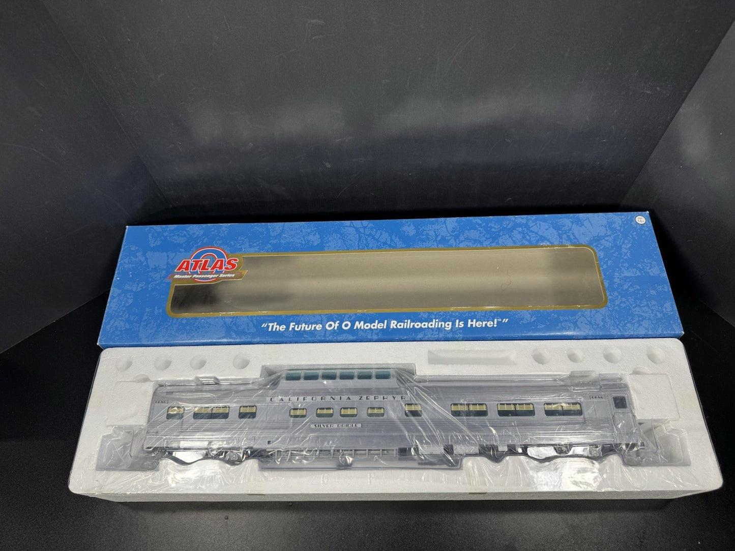 Atlas O 3002151-1 2-rail CB&Q California Zephyr 21" dome chair car #4716 LNIB13
