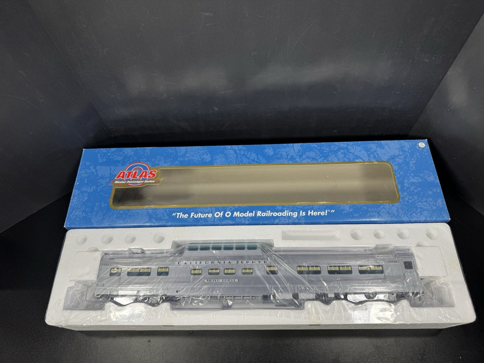 Atlas O 3002151-1 2-rail CB&Q California Zephyr 21" dome chair car #4716 LNIB13