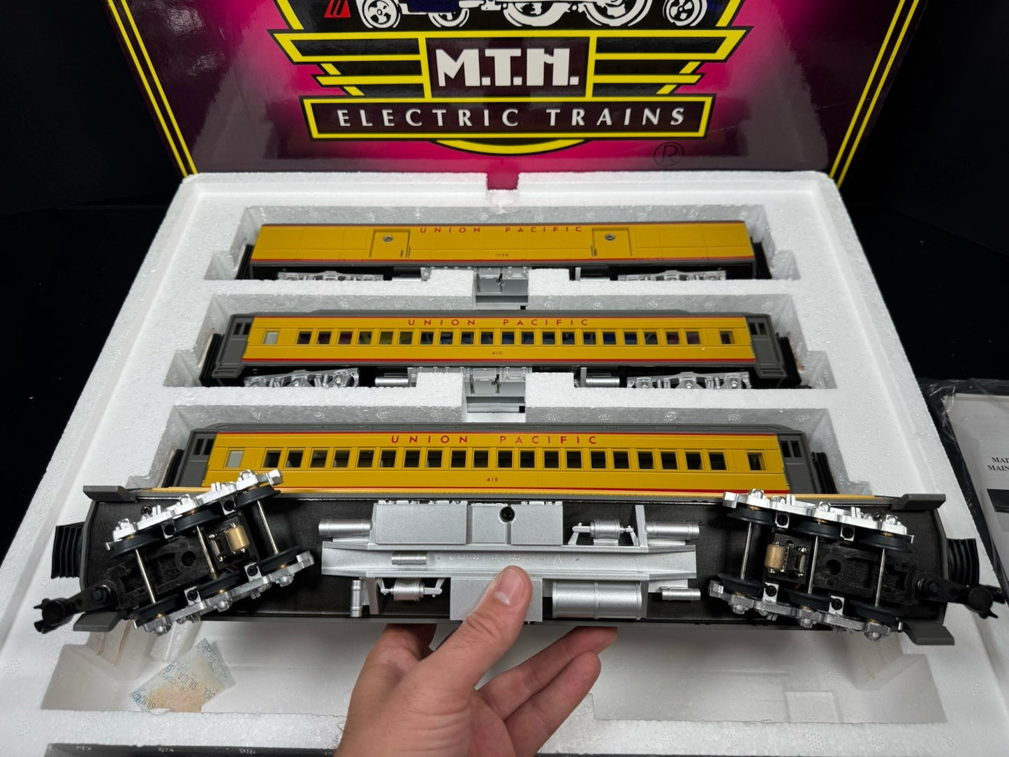 MTH Premier 0-4031 Union Pacific UP 70' Madison passenger 5-car set EX4