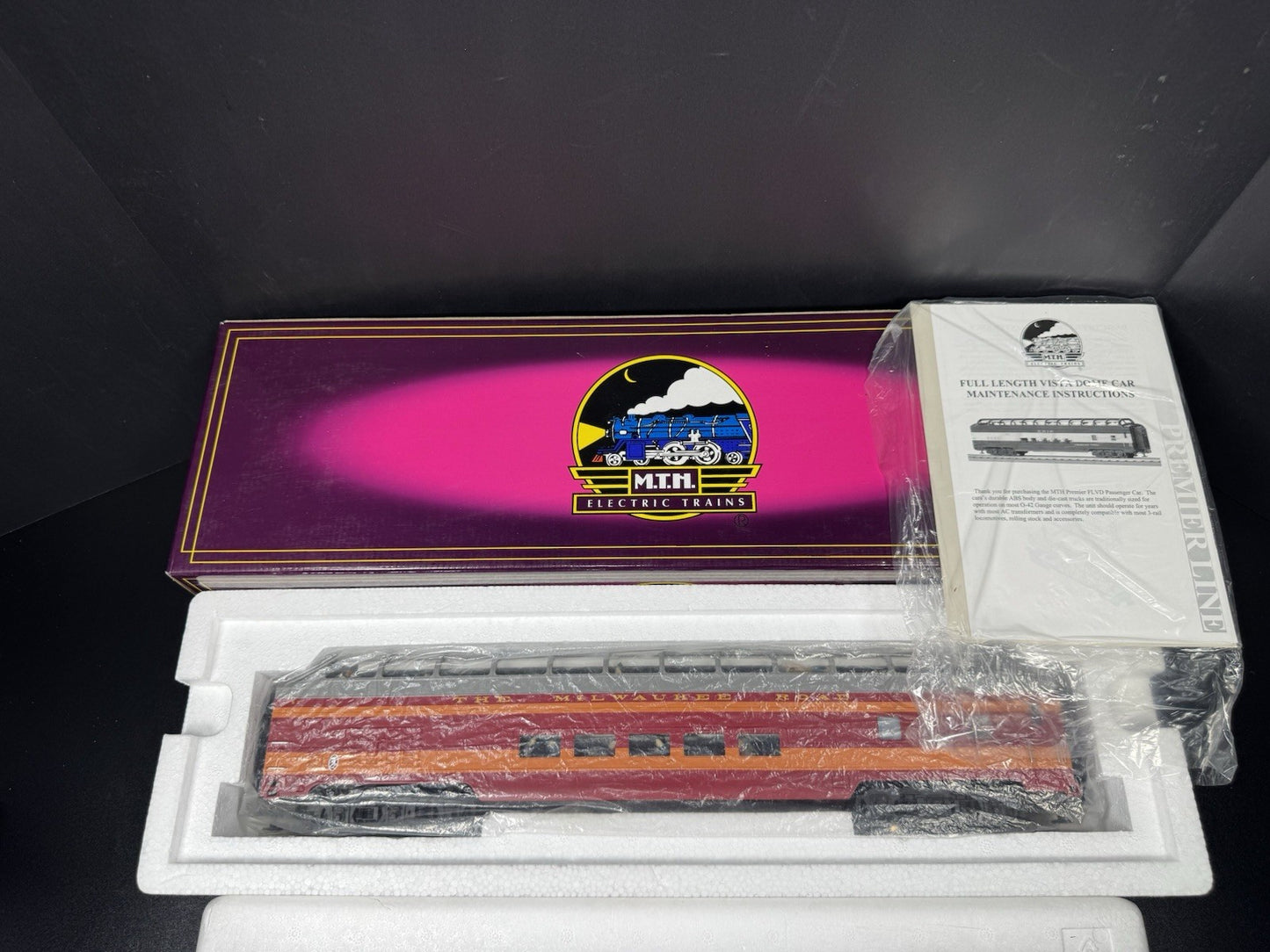 MTH 20-6752 Milwaukee Road 70' full-length vista dome passenger car #53 EX13