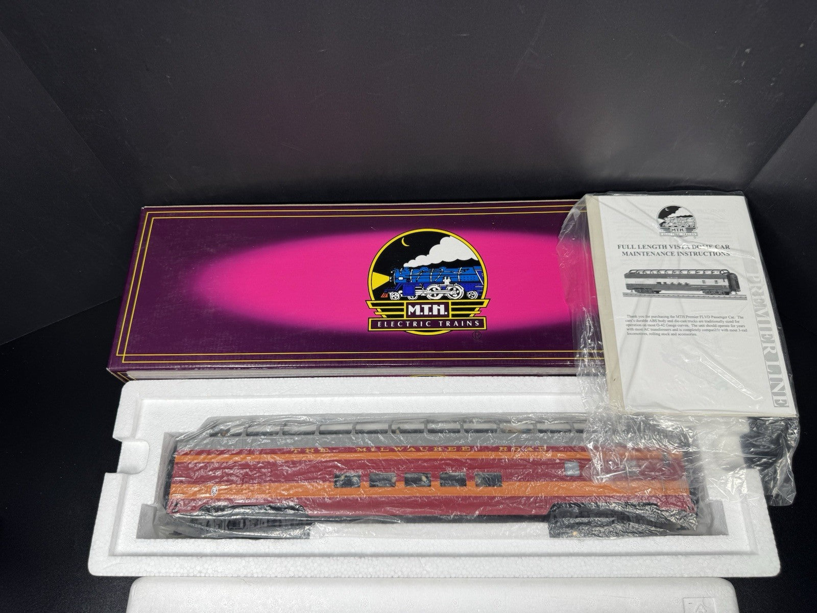 MTH 20-6752 Milwaukee Road 70' full-length vista dome passenger car #53 EX13