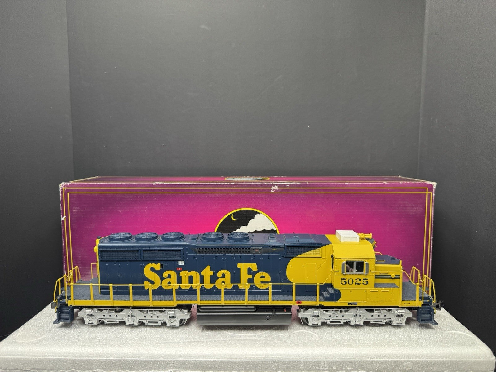 MTH 20-20245-1 Santa Fe SD40-2 diesel engine #5025 PS3 LNIB5