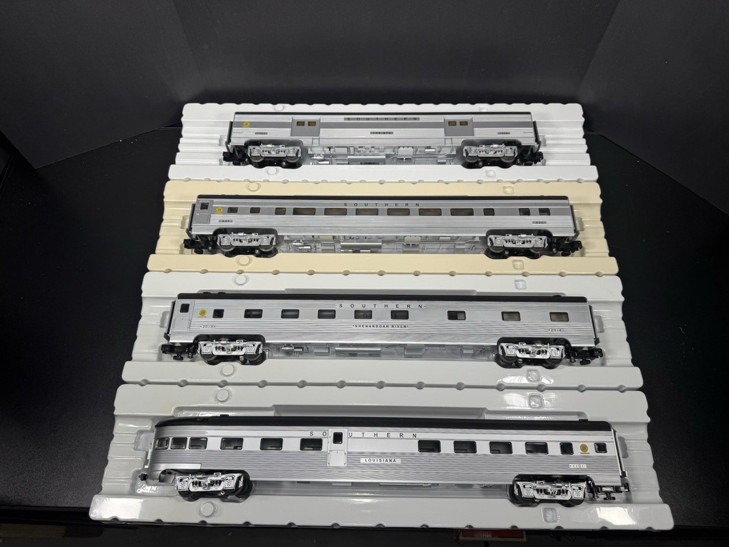 Lionel 6-82558 Southern 21" streamlined passenger 4-car LNIB1