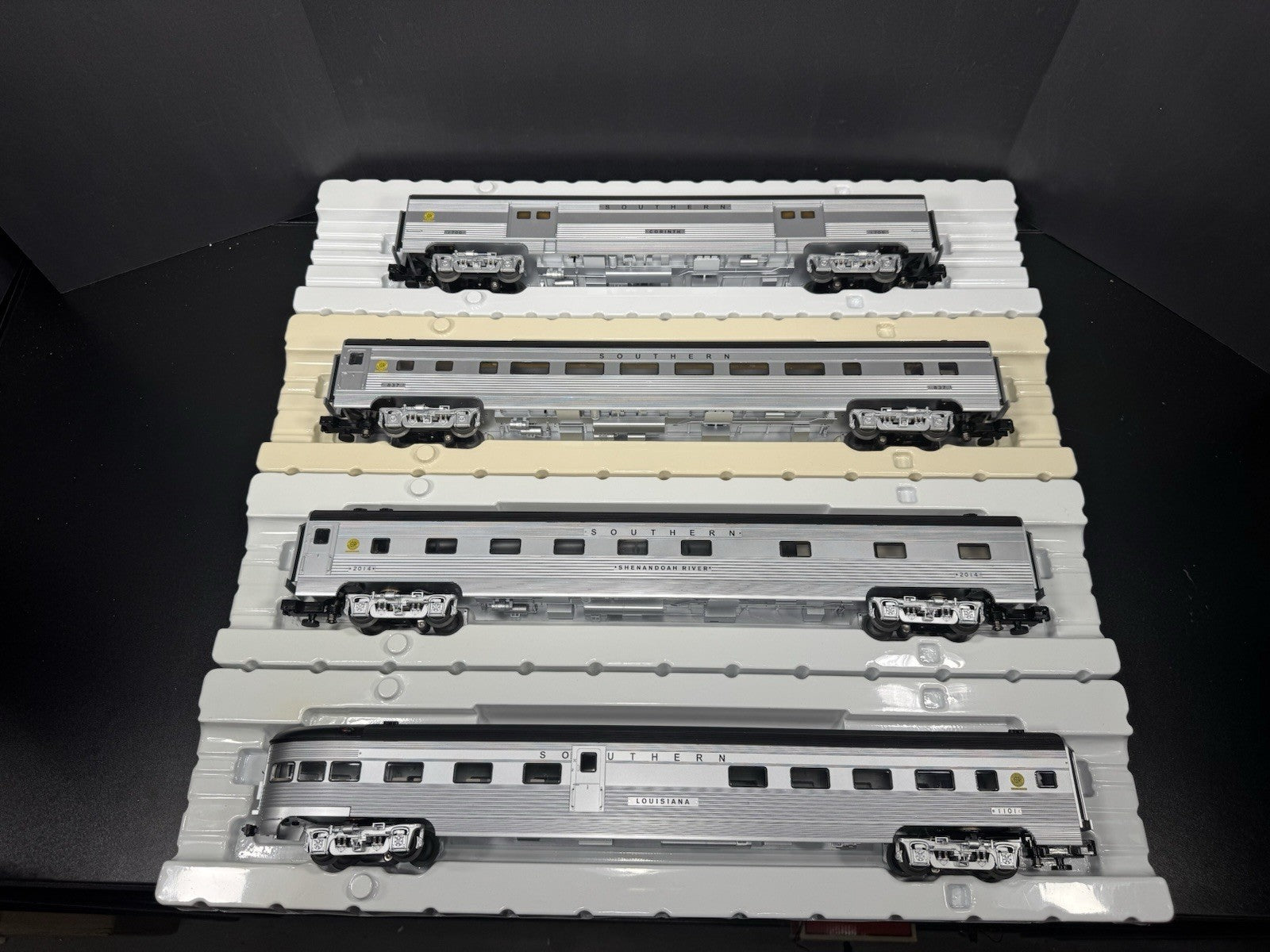 Lionel 6-82558 Southern 21" streamlined passenger 4-car LNIB1