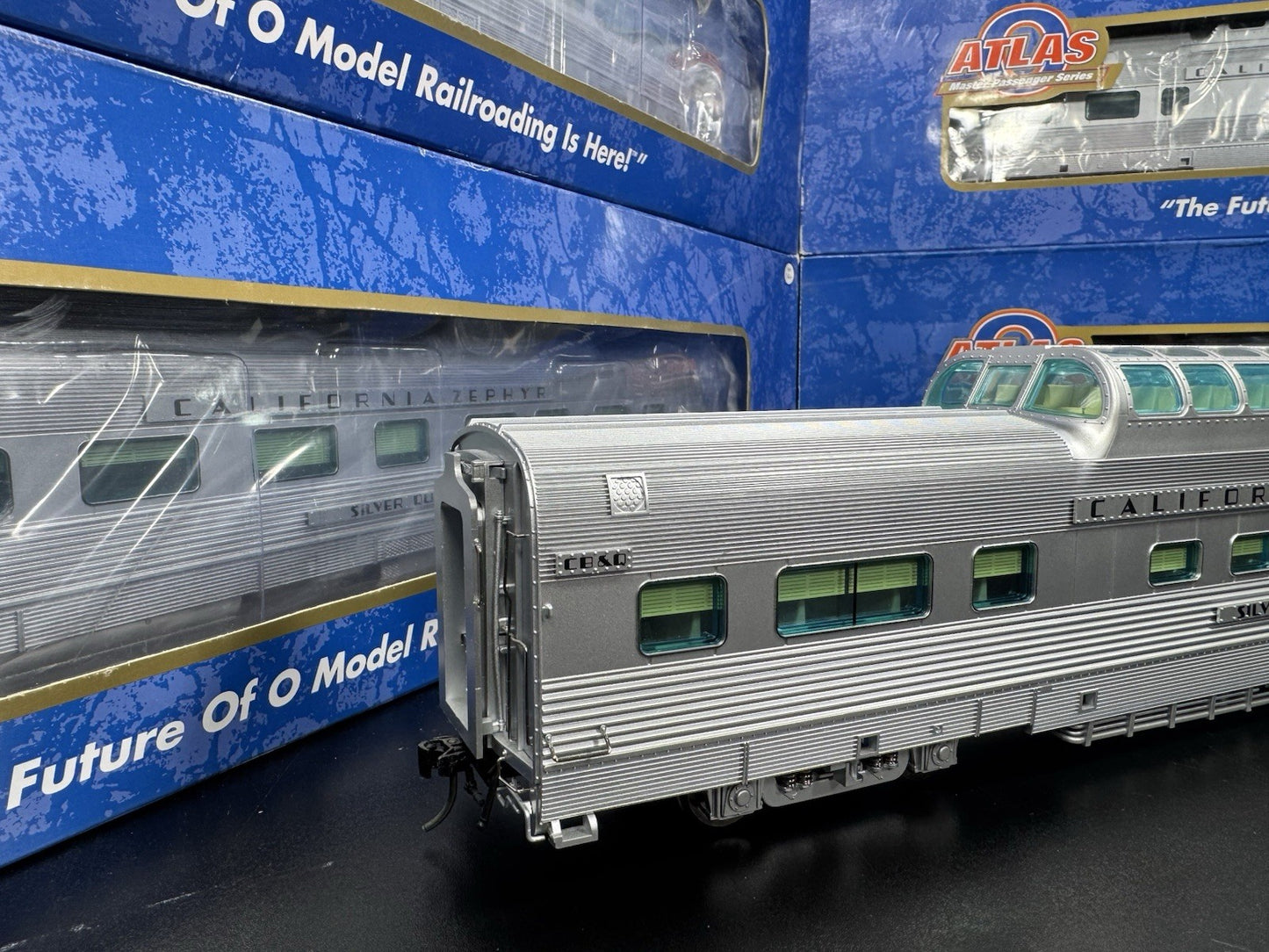 Atlas O 2-rail CB&Q California Zephyr 21" passenger 8-car set LNIB2