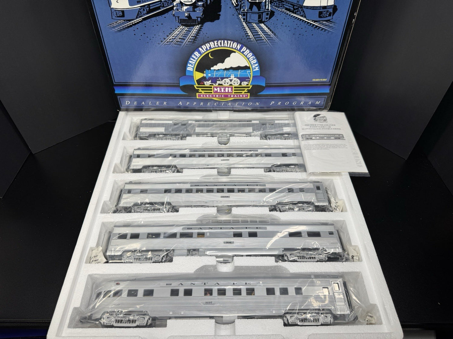 MTH 20-80006G DAP Santa Fe SF 70' streamlined passenger 5-car set LNIB0
