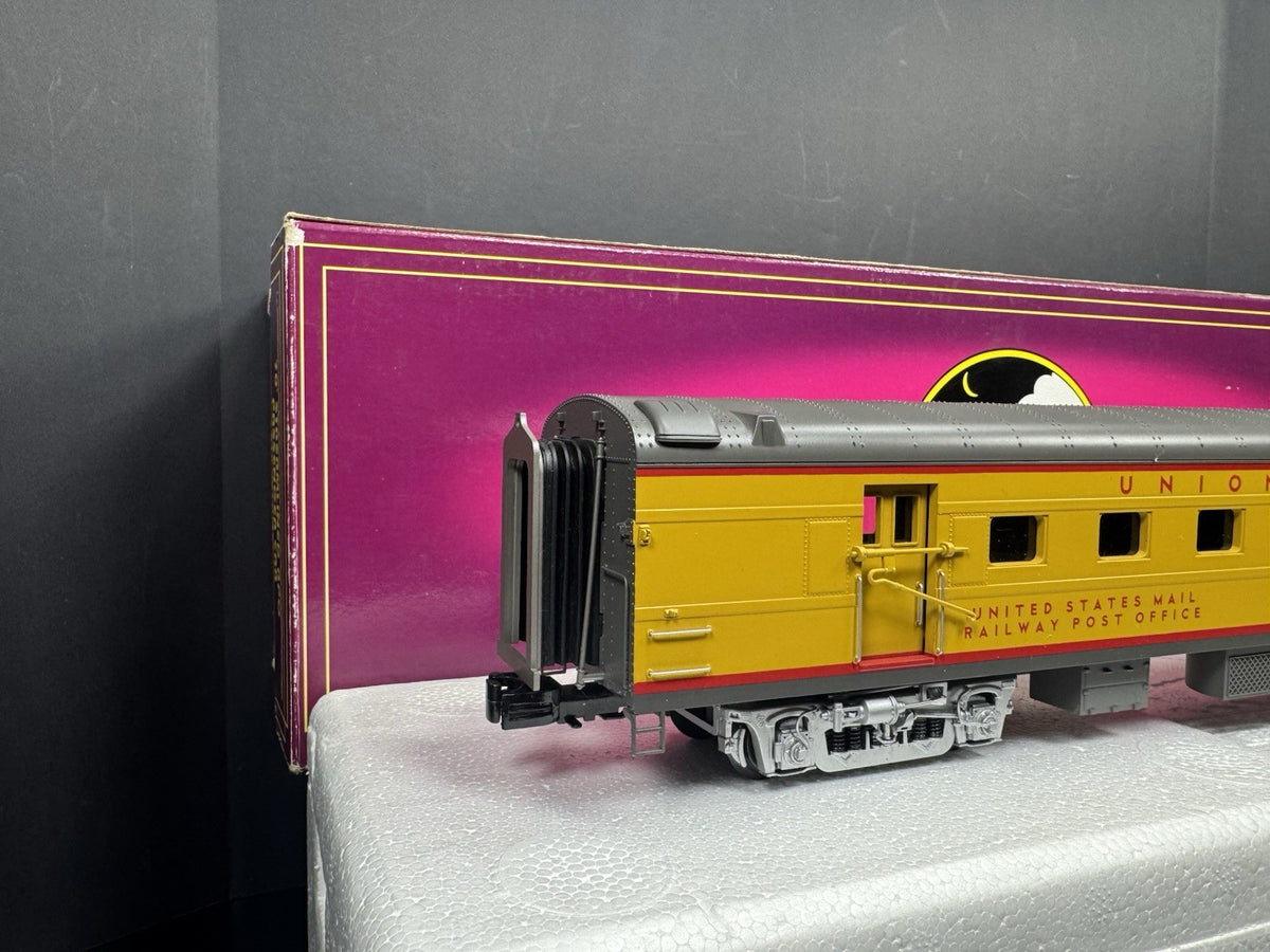 MTH 20-6853 Union Pacific UP 70' streamlined RPO passenger car #5813 EX1