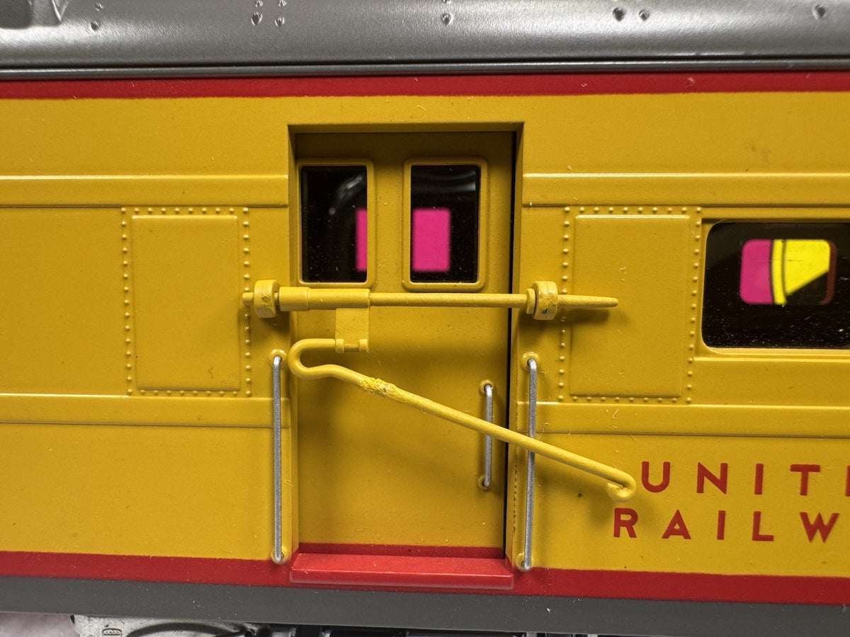 MTH 20-6853 Union Pacific UP 70' streamlined RPO passenger car #5813 EX13