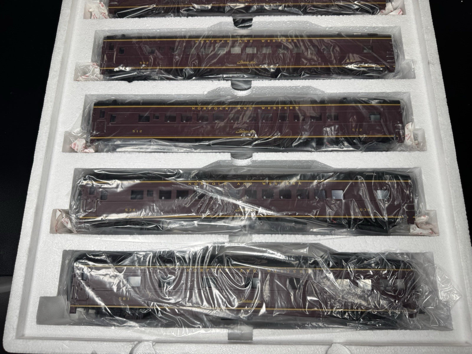 MTH 20-6514 Norfolk & Western N&W 70' streamlined passenger 5-car set LNIB1