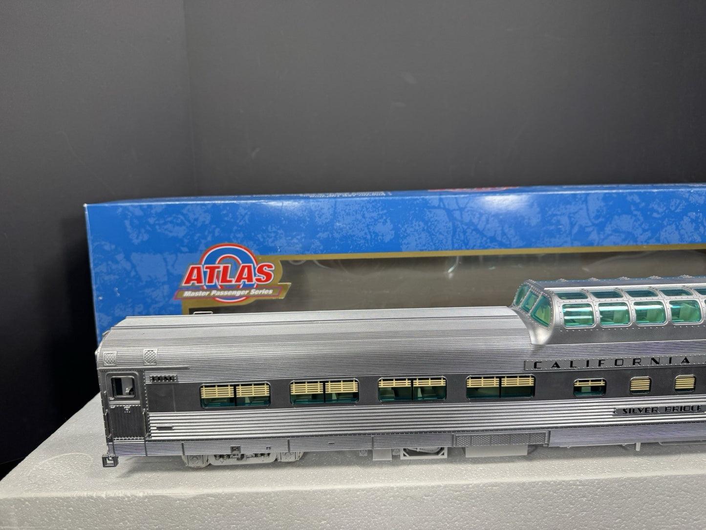 Atlas O 3002151-1 2-rail CB&Q California Zephyr 21" dome chair car #4716 LNIB7