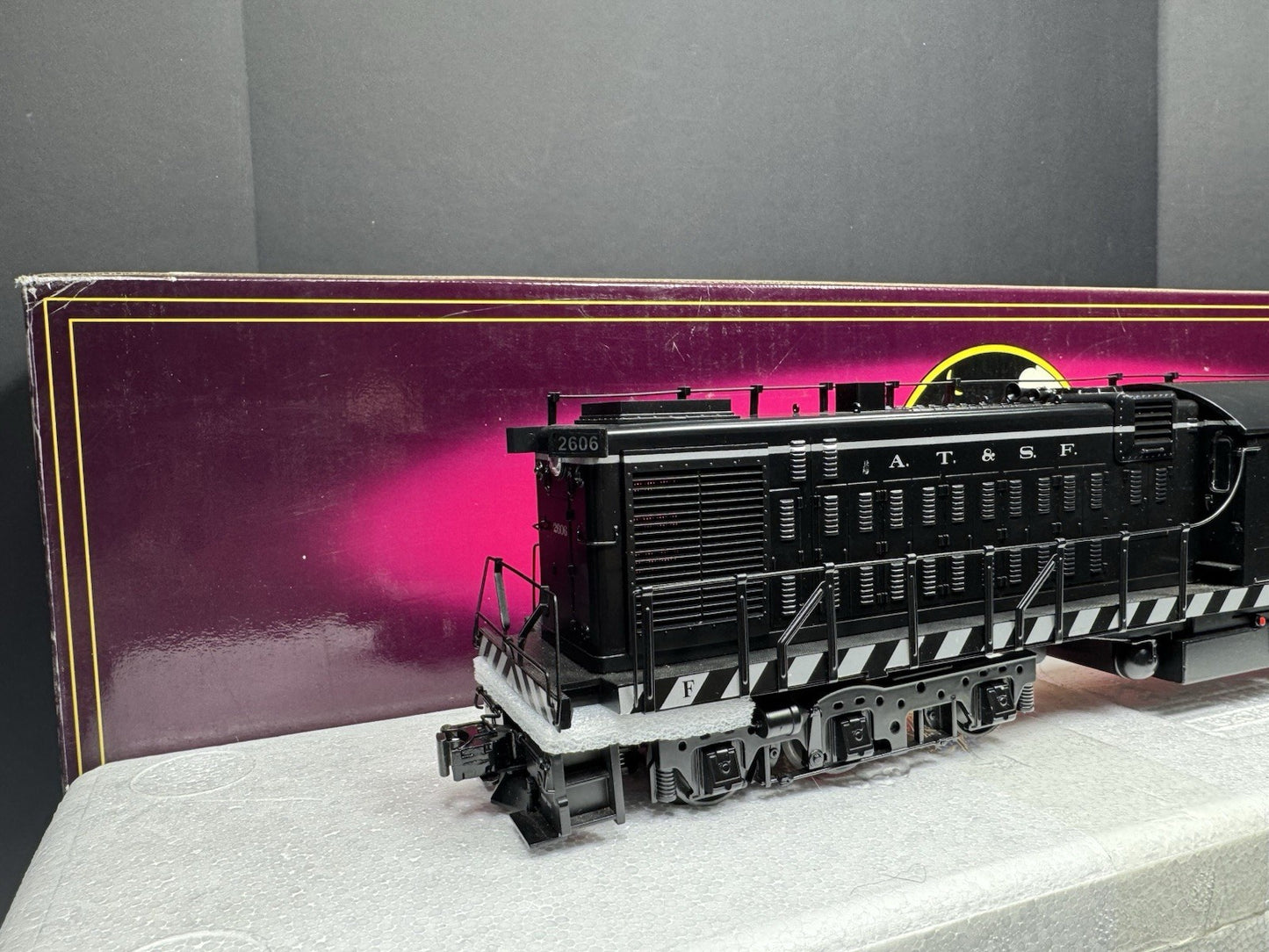 MTH 20-2427-3 Santa Fe 2500 HP transfer nonpowered diesel engine #2606 EX1