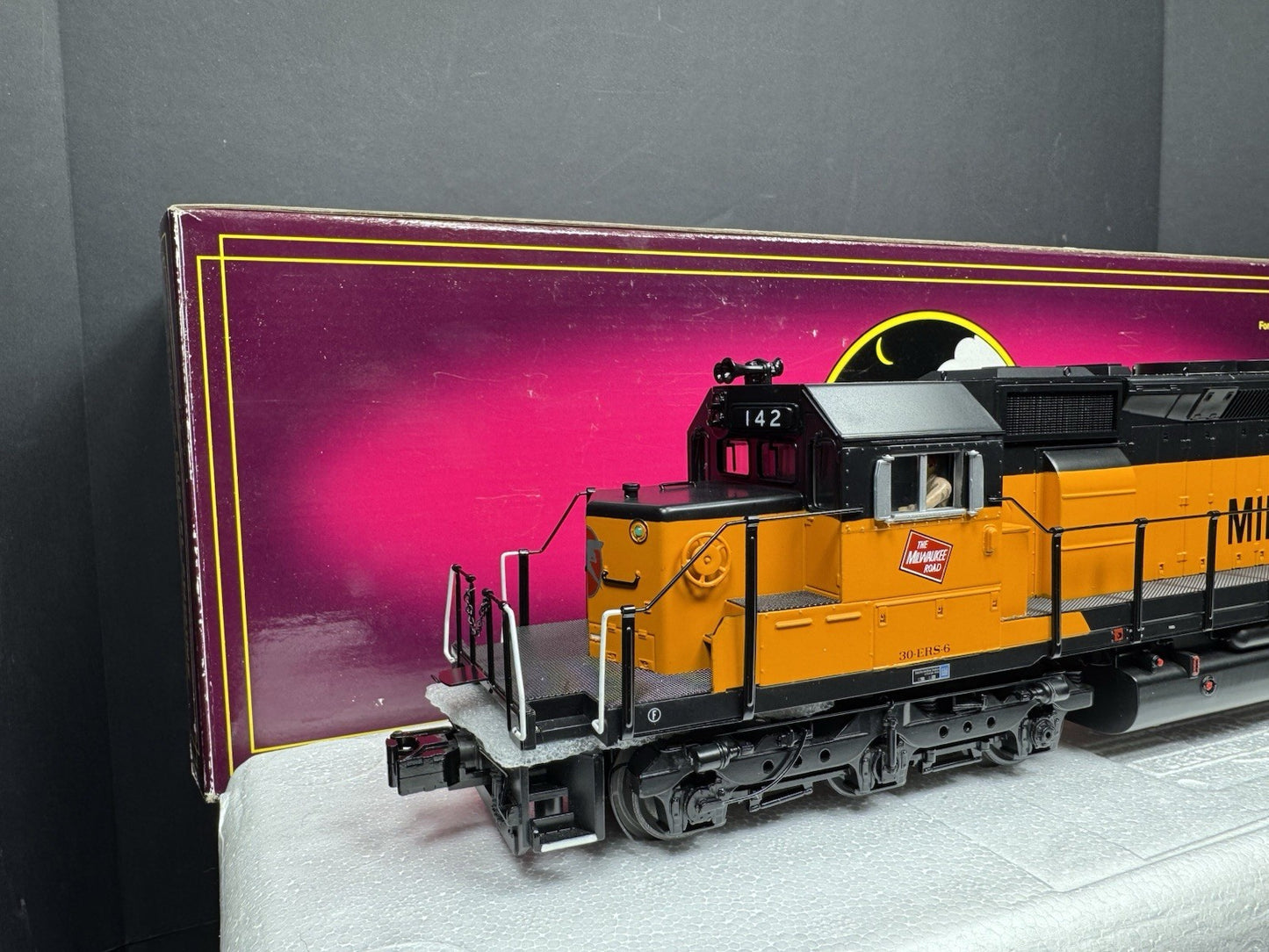 MTH 20-2668-1 Milwaukee Road SD40-2 diesel engine #142 PS2 BCR LNIB1