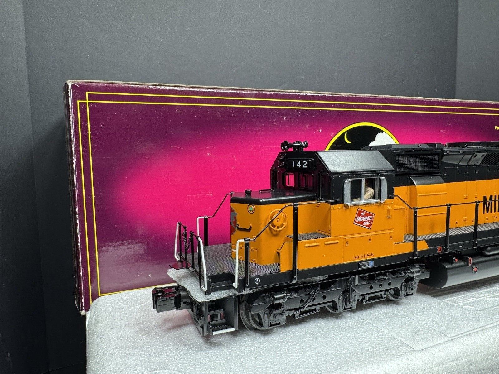 MTH 20-2668-1 Milwaukee Road SD40-2 diesel engine #142 PS2 BCR LNIB1