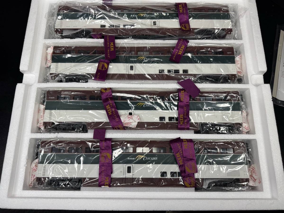 MTH 20-6578 Amtrak Northwest Cascades SuperLiner coach 4-car set NIB3