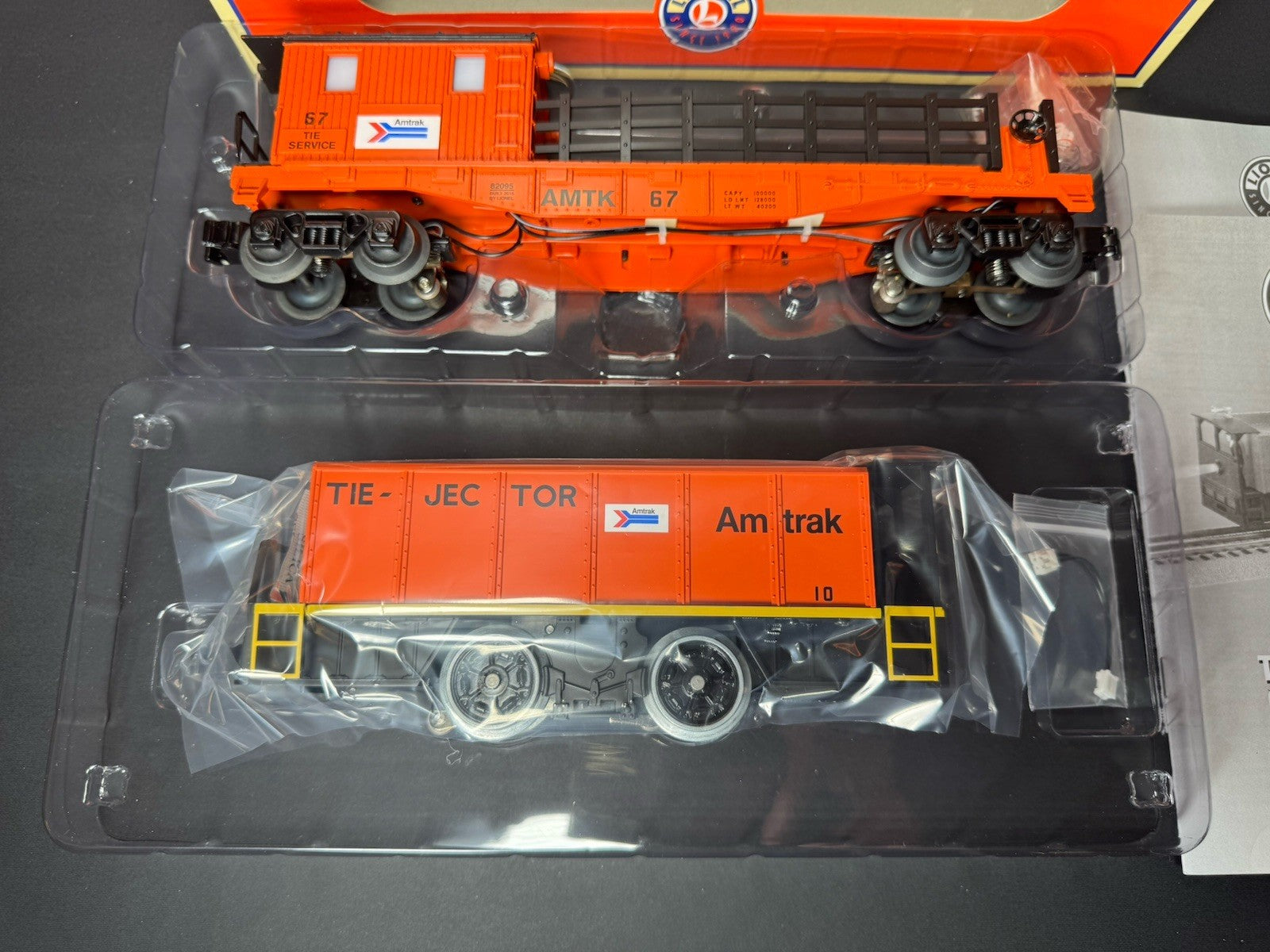 Lionel  6-81448 6-82095 Amtrak command control tie-jector & tie work car LNIB3