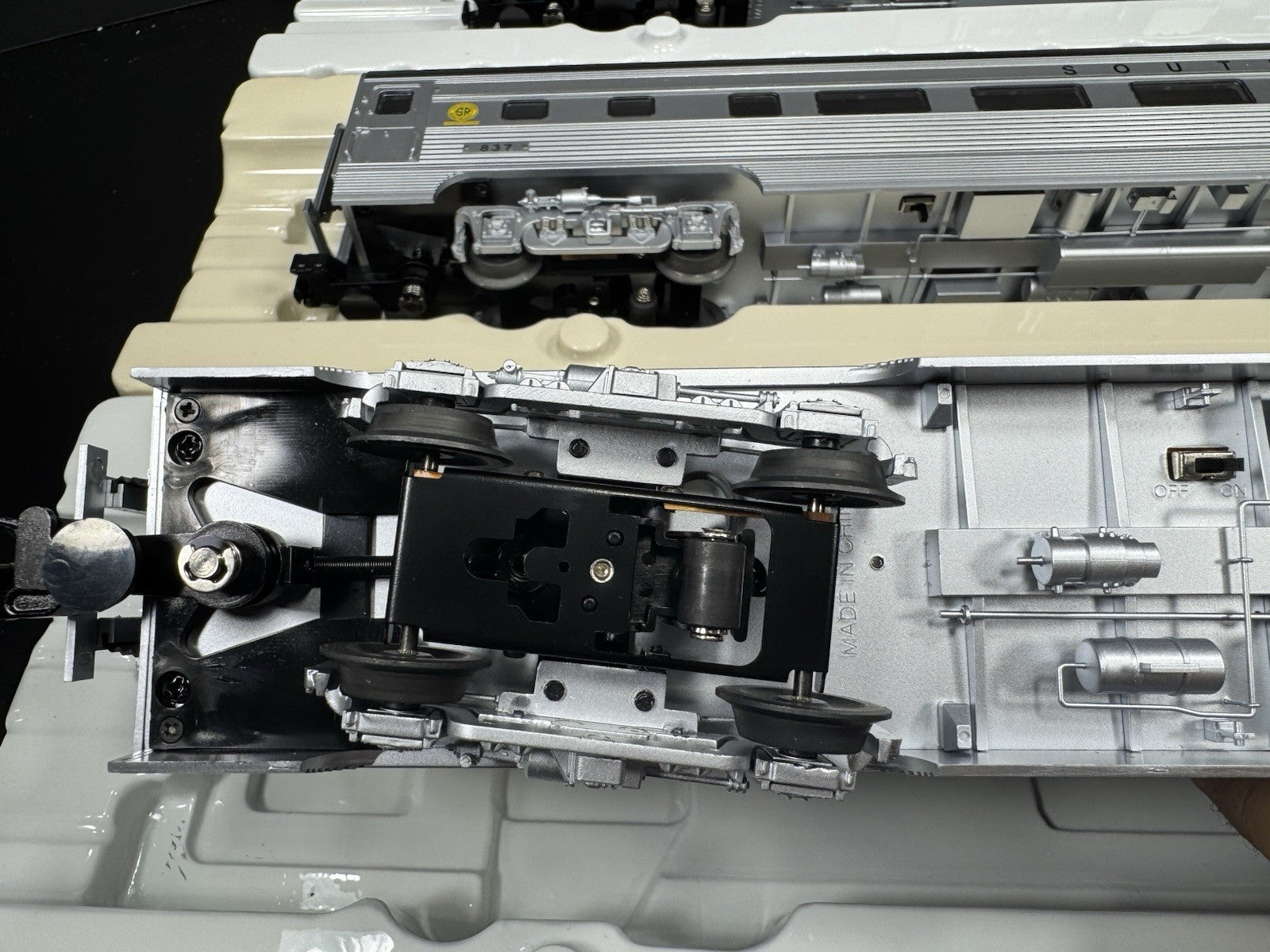 Lionel 6-82558 Southern 21" streamlined passenger 4-car LNIB6
