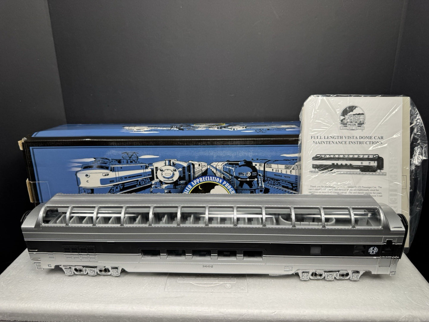 MTH 20-80004F BNSF 70' full-length vista dome passenger car #3602 LNIB2