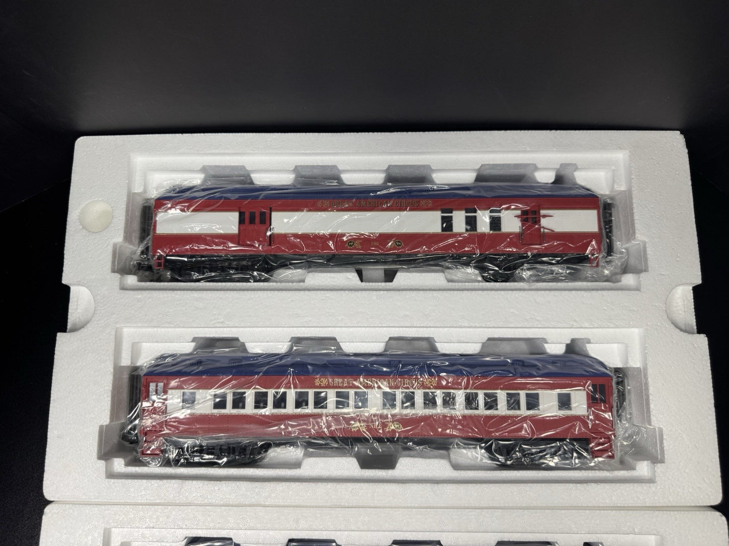 MTH RailKing 30-6940 Circus 60' Madison passenger 4-car set LNIB2