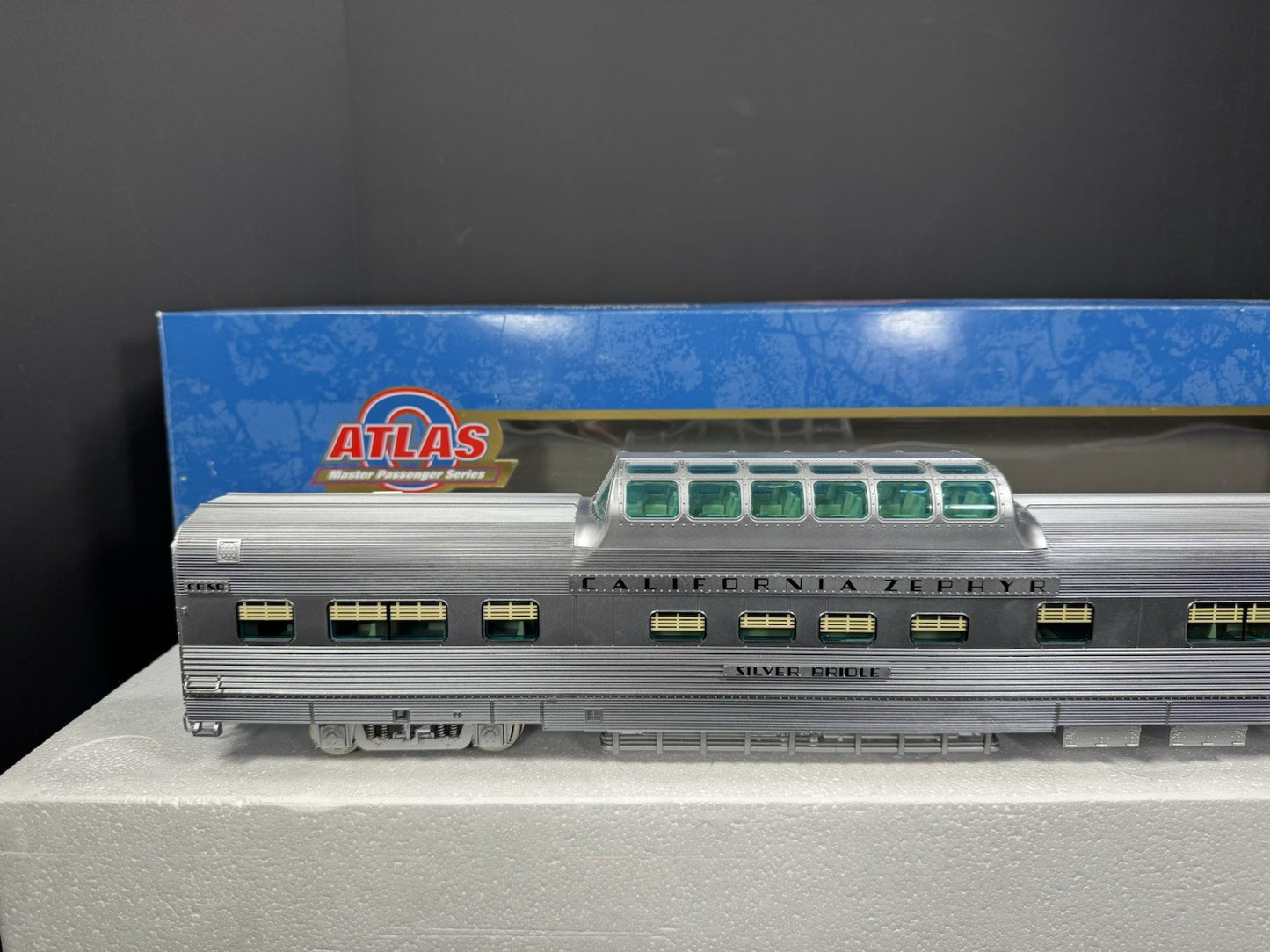 Atlas O 3002151-1 2-rail CB&Q California Zephyr 21" dome chair car #4716 LNIB2