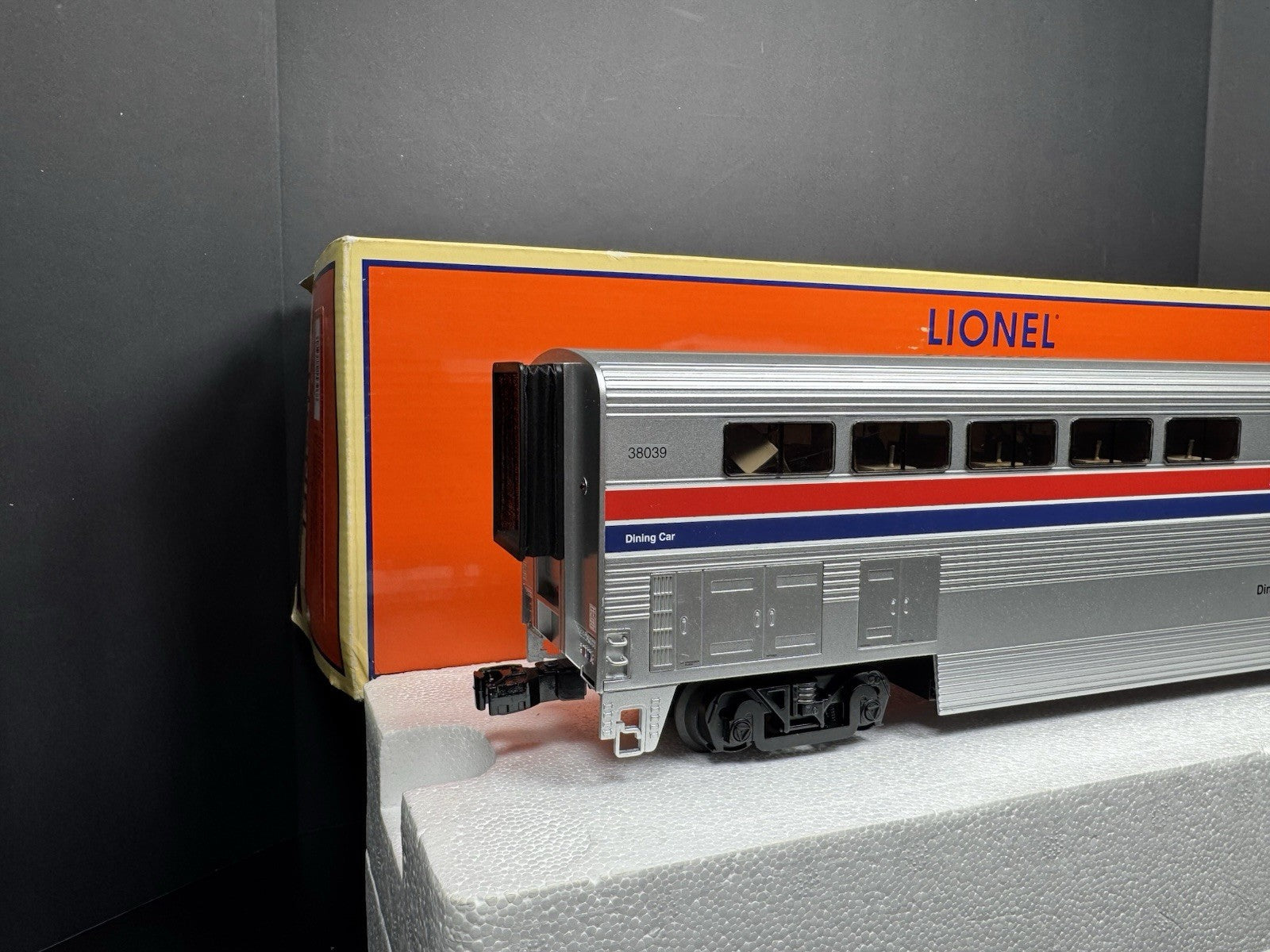 Lionel 6-15396 Amtrak Superliner 18" aluminum StationSounds diner car LNIB6