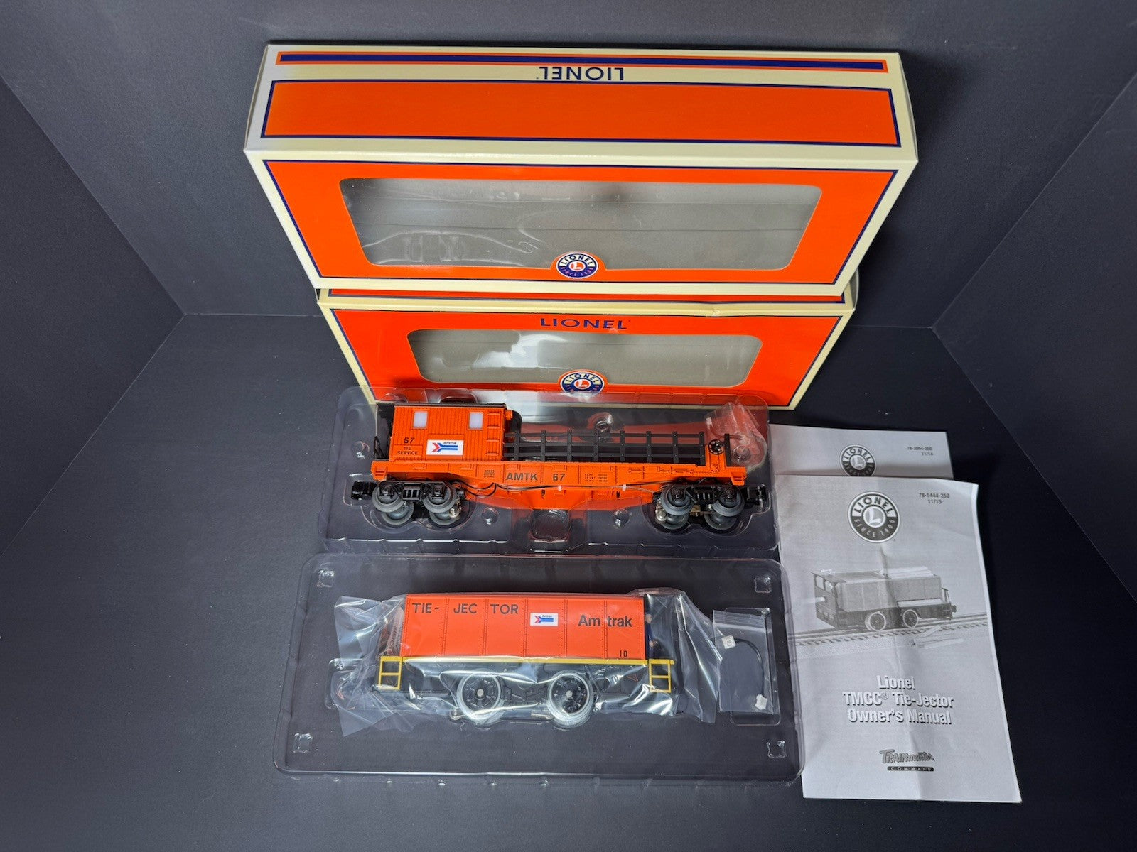 Lionel  6-81448 6-82095 Amtrak command control tie-jector & tie work car LNIB1