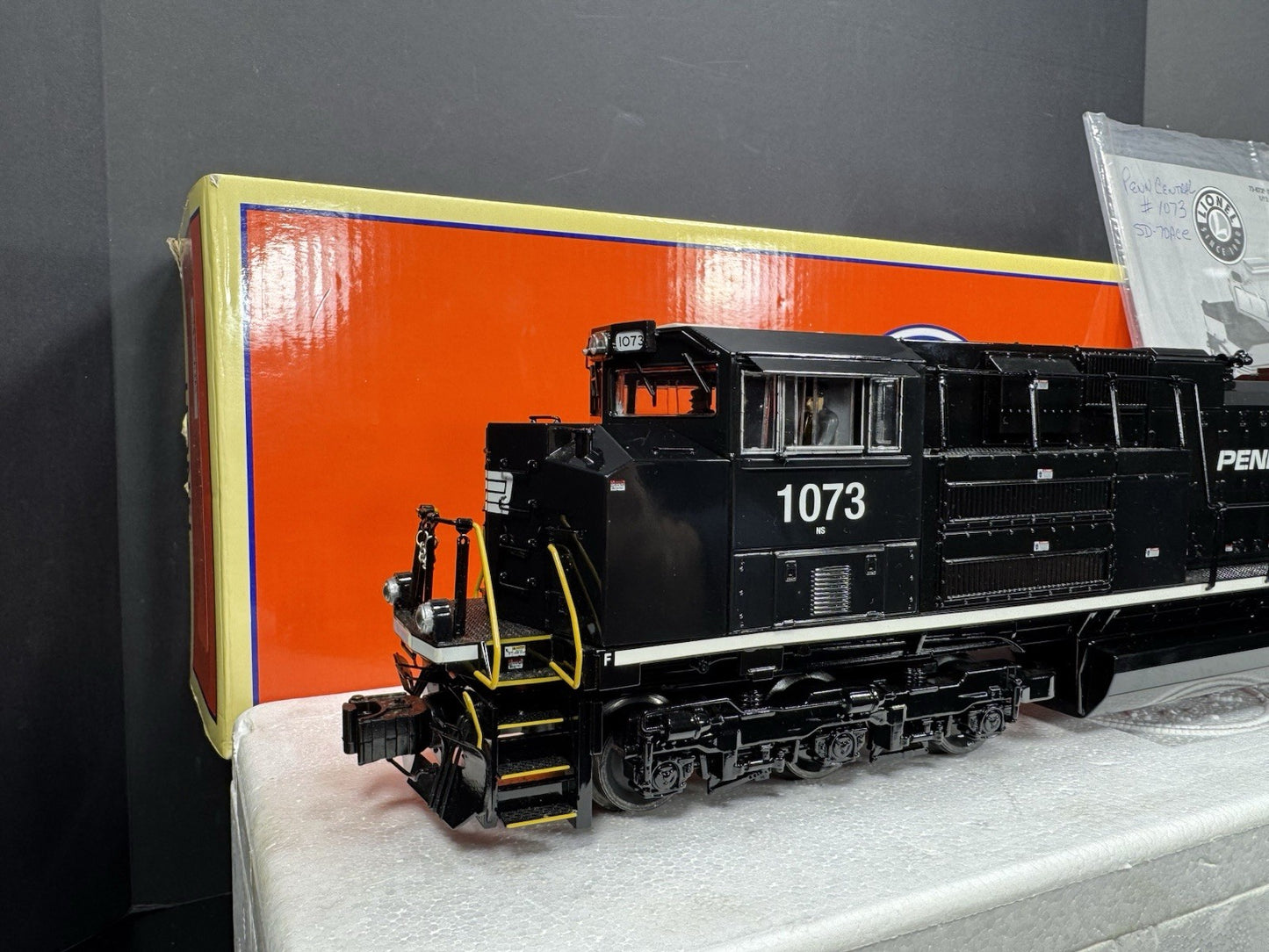 Lionel LEGACY 6-39645 NS heritage Penn Central SD70ACe diesel engine #1073 LNIB1