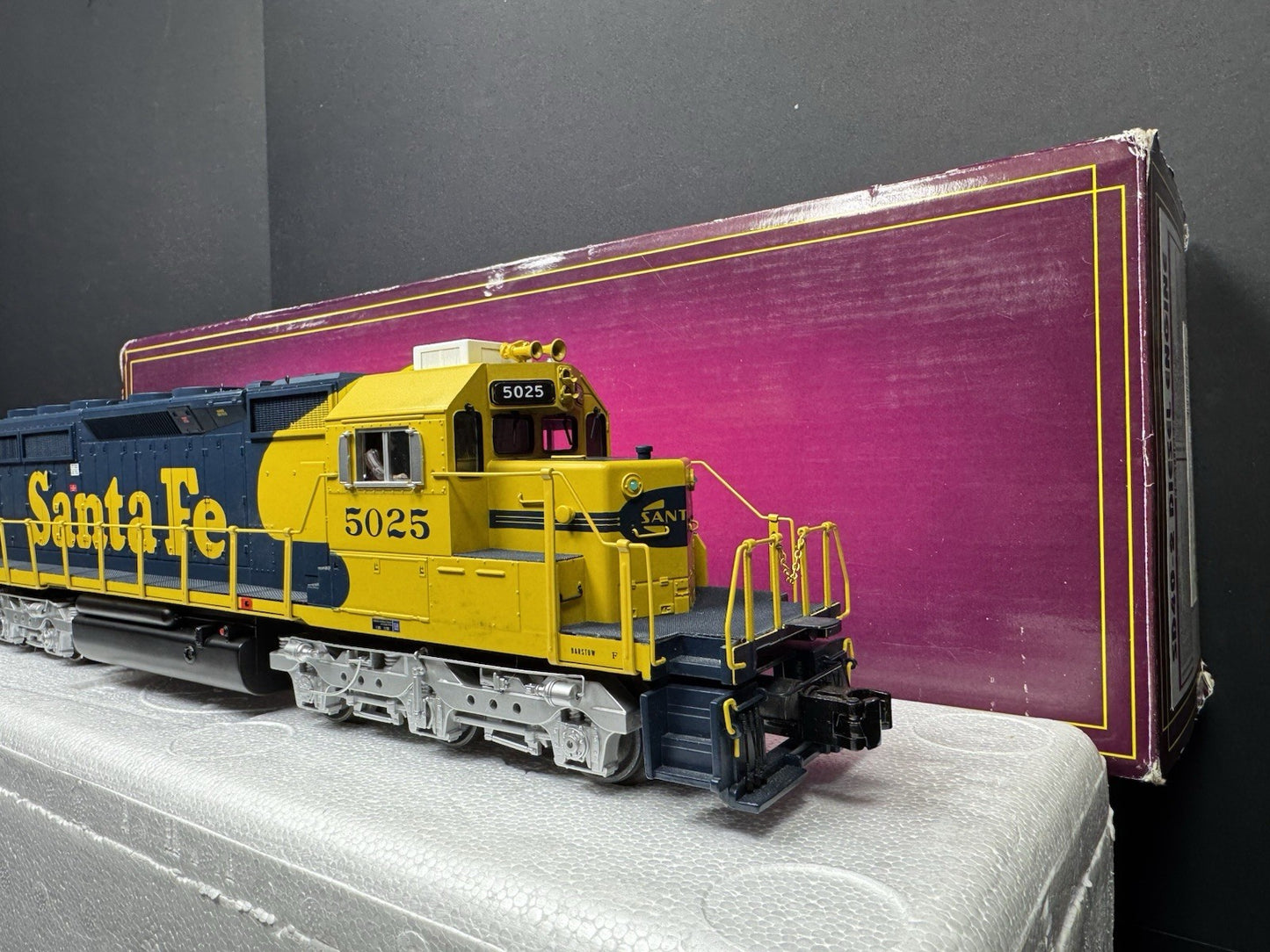 MTH 20-20245-1 Santa Fe SD40-2 diesel engine #5025 PS3 LNIB9