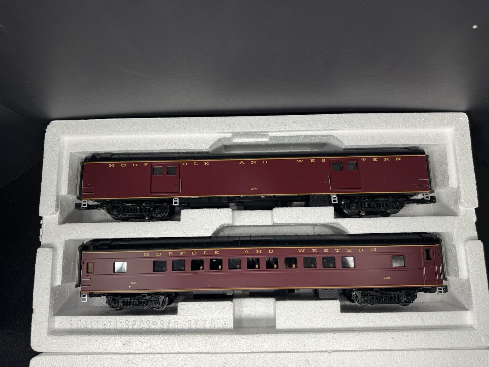 MTH 20-64173 Norfolk & Western N&W 70' streamlined passenger 4-car set LNIB1