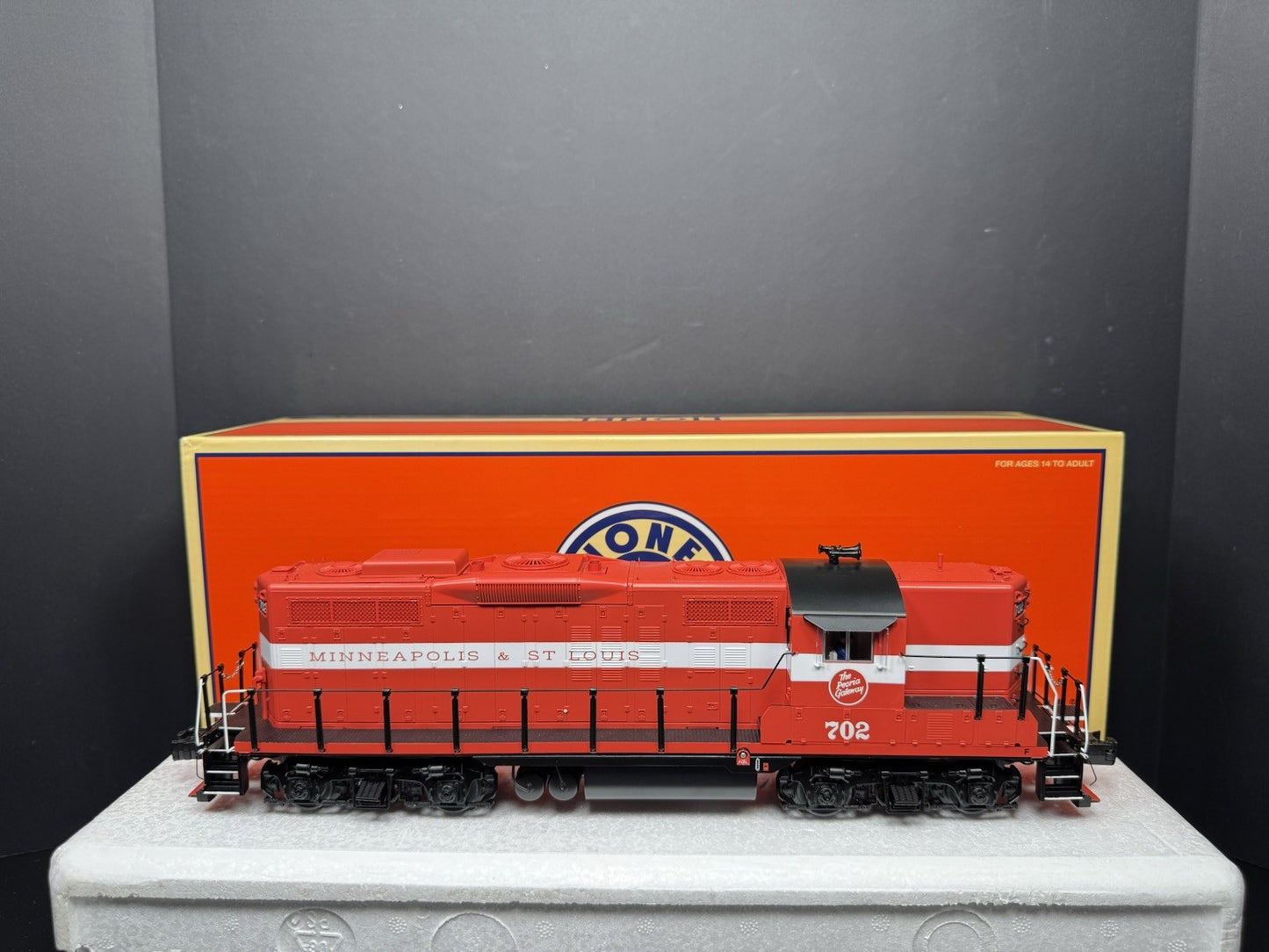 Lionel LEGACY 2433381 Minneapolis & St Louis GP9 diesel engine #702 LNIB5