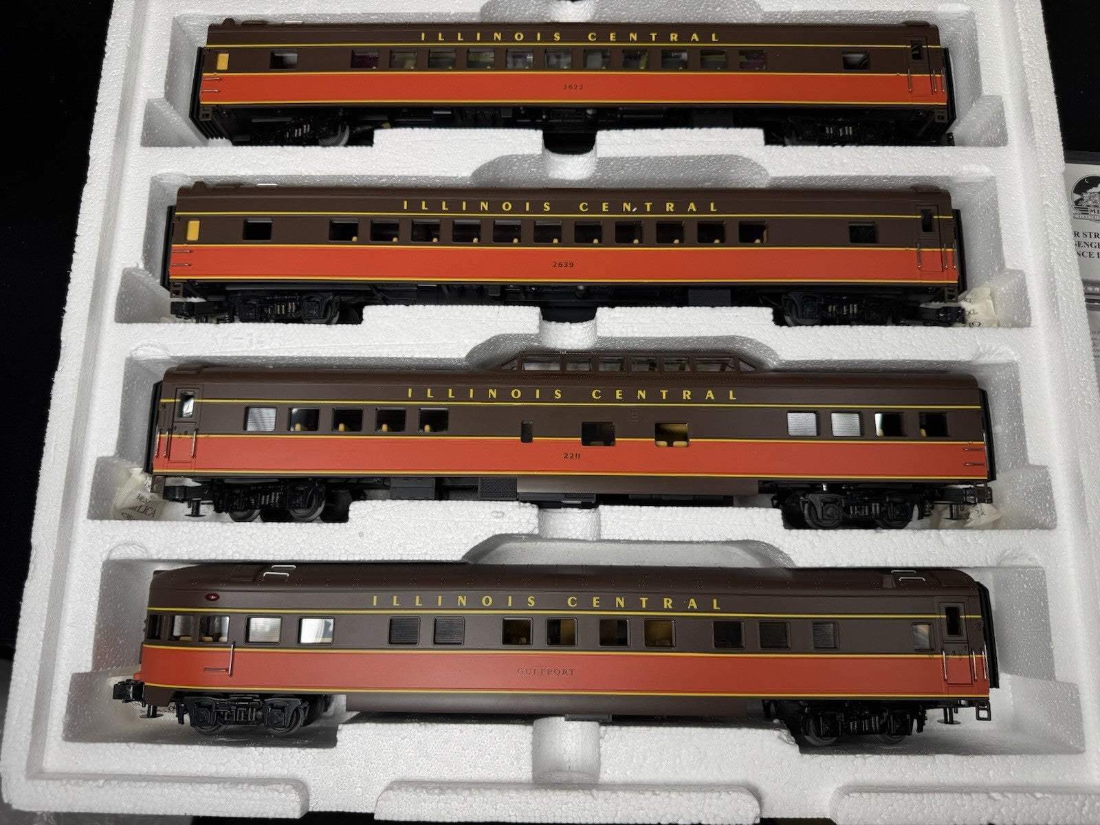 MTH 20-65033 Illinois Central IC 70' streamlined passenger 5-car set LNIB2