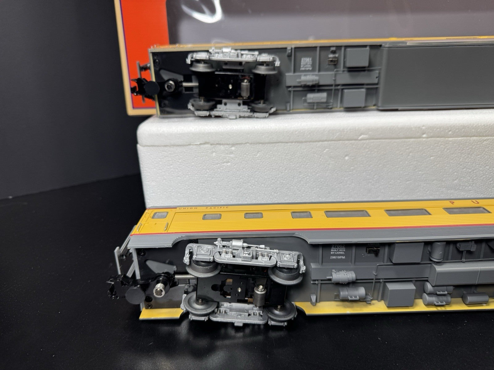 Lionel 1927070 Union Pacific UP 21" excursion 2-car expansion set LNIB11