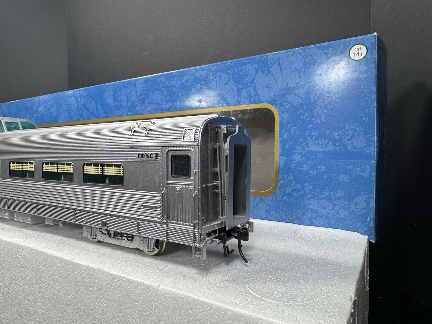 Atlas O 3002151-1 2-rail CB&Q California Zephyr 21" dome chair car #4716 LNIB4