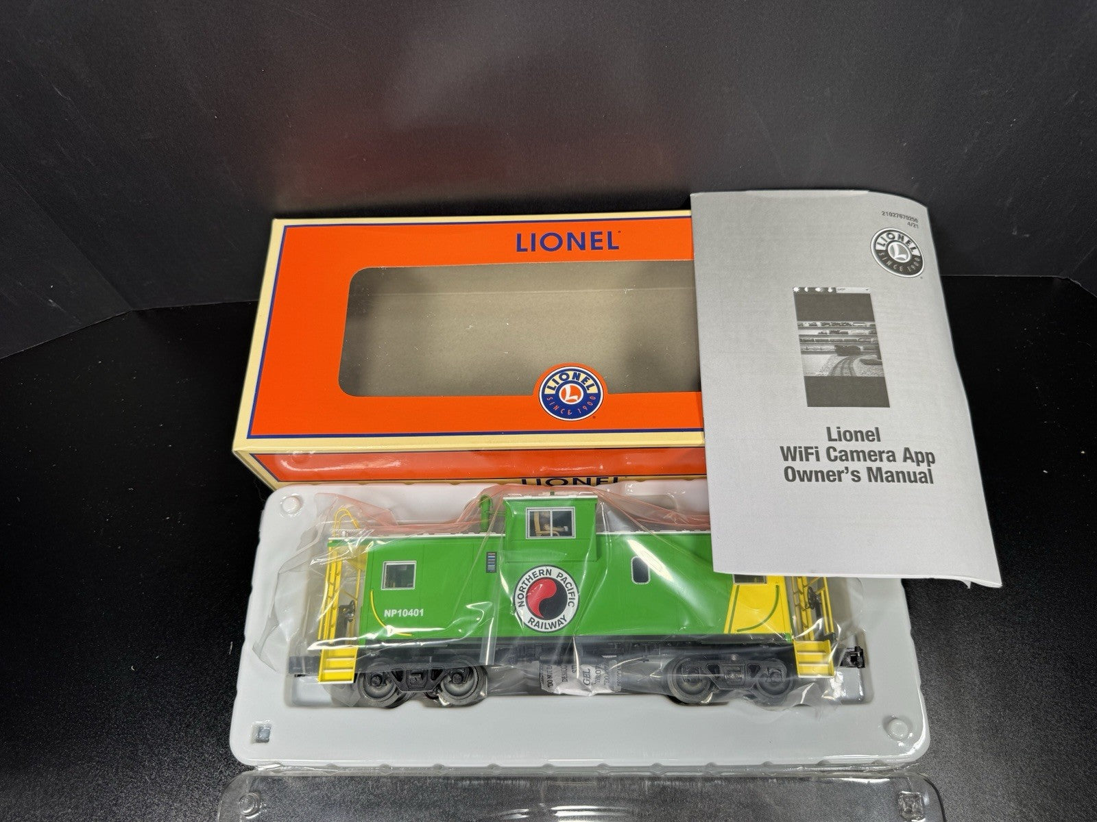 Lionel 2226170 Northern Pacific NP CupolaCam caboose #10401 LNIB9
