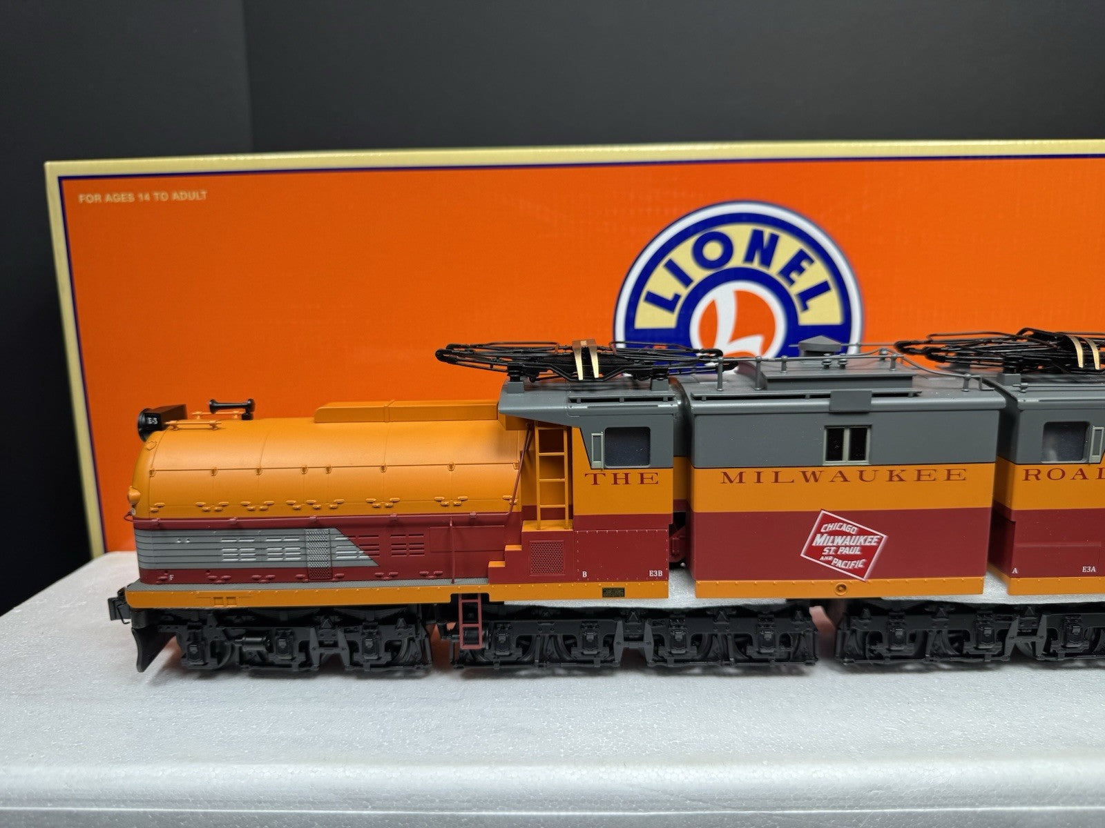 Lionel LEGACY 1933573 Milwaukee Road bipolar electric engine #3 LNIB7