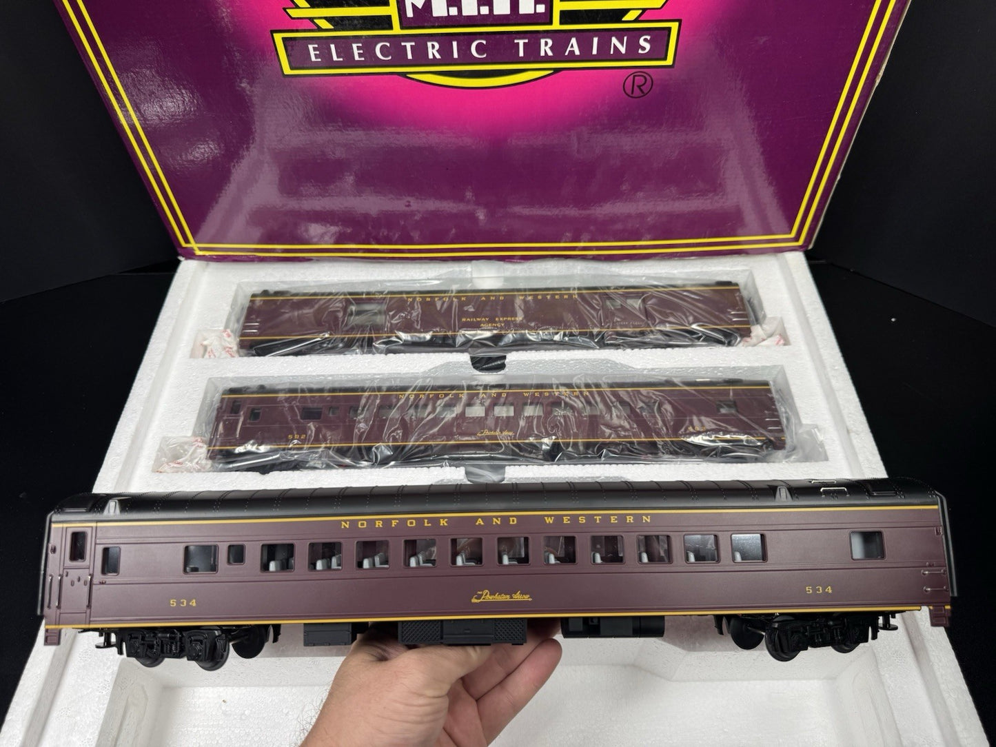 MTH 20-6514 Norfolk & Western N&W 70' streamlined passenger 5-car set LNIB2