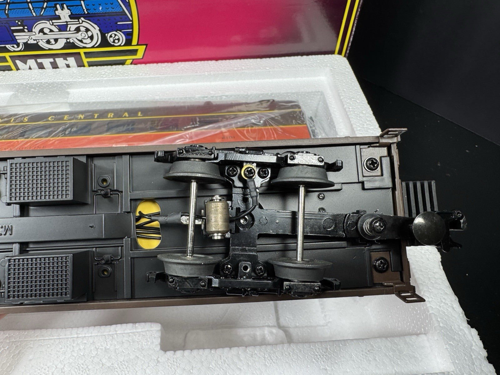 MTH 20-67033 Illinois Central IC 70' streamlined sleeper diner 2-car set LNIB5