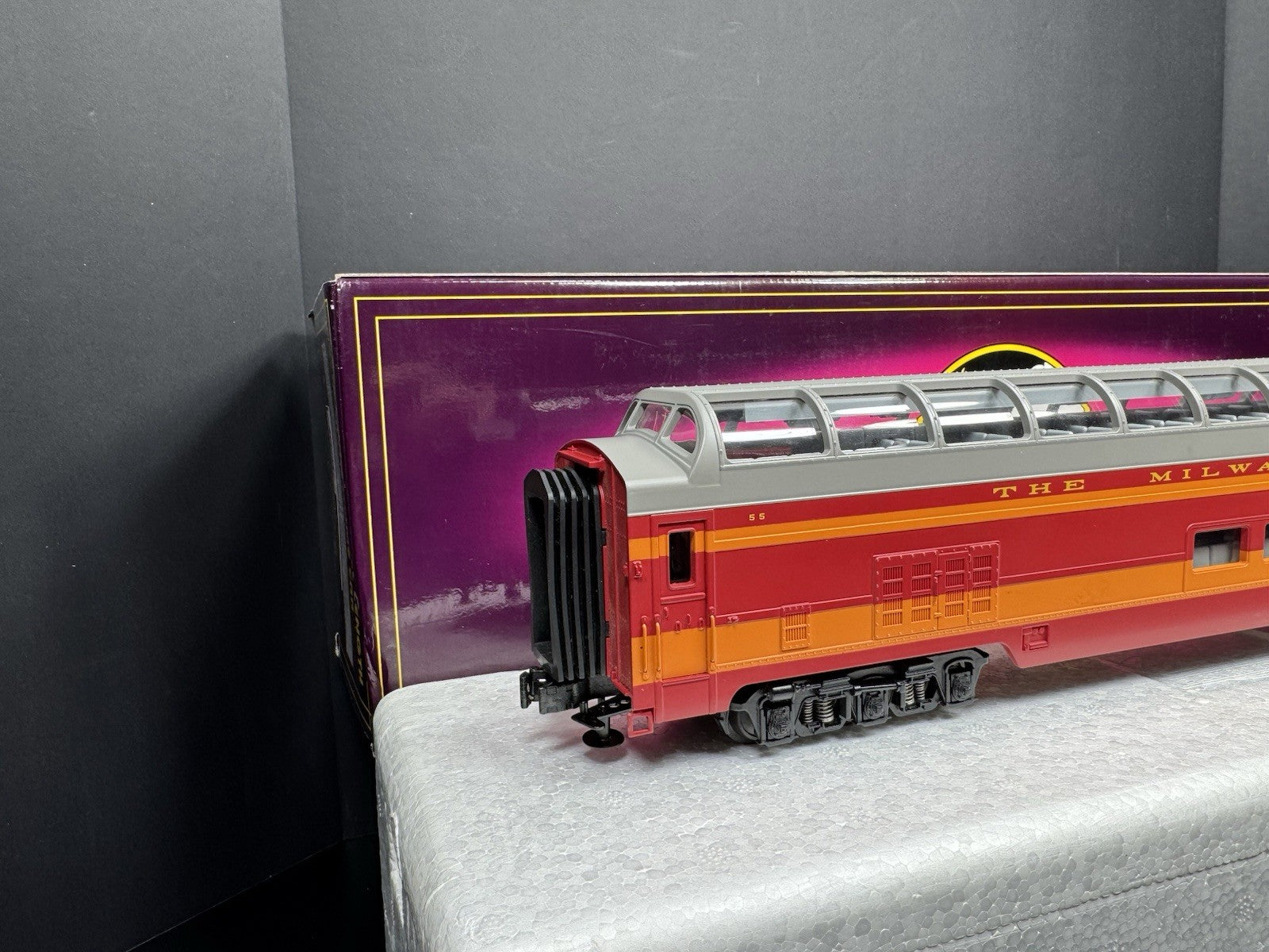 MTH 20-6772 Milwaukee Road 70' full-length vista dome passenger car LNIB1