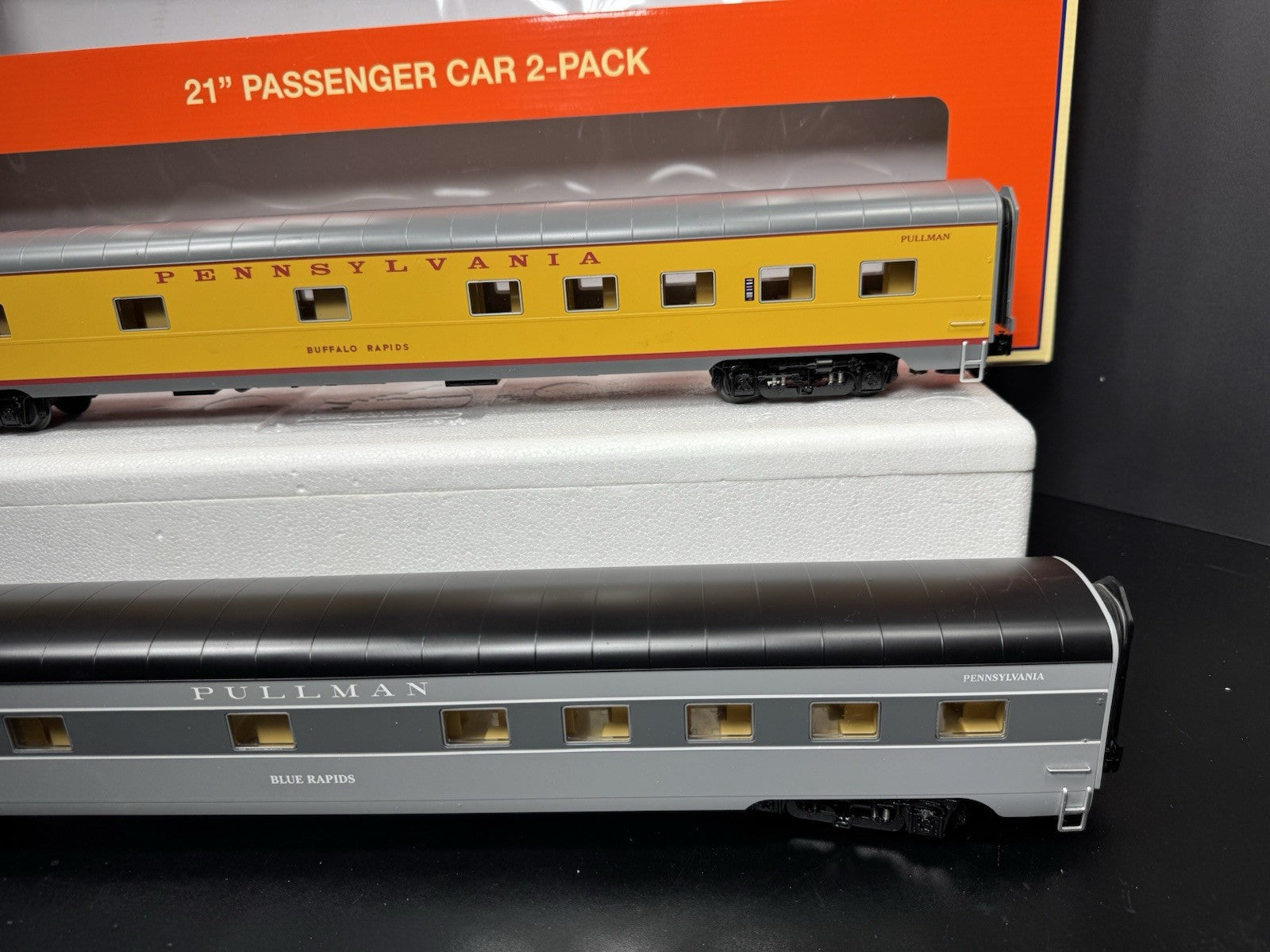 Lionel 2027500 Union Pacific UP Pennsylvania PRR 21" passenger car 2-pack LNIB3