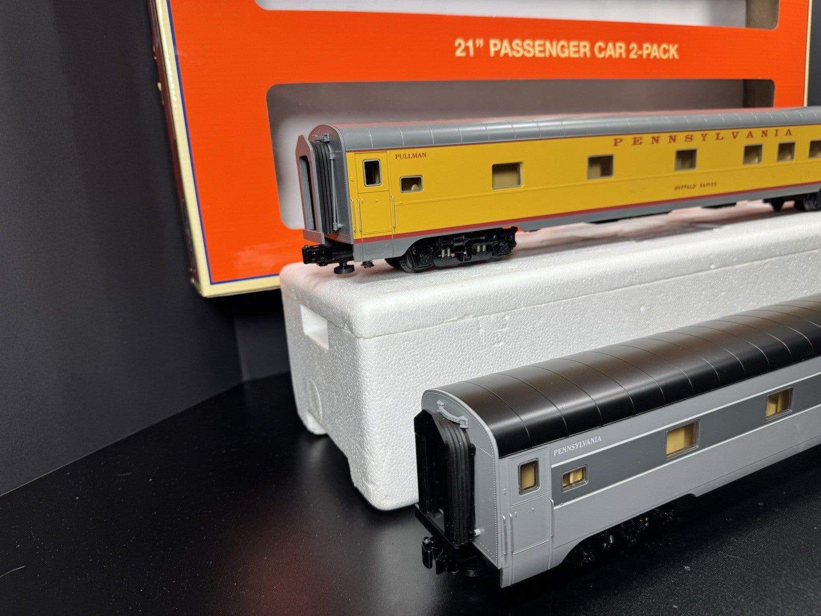 Lionel 2027500 Union Pacific UP Pennsylvania PRR 21" passenger car 2-pack LNIB1