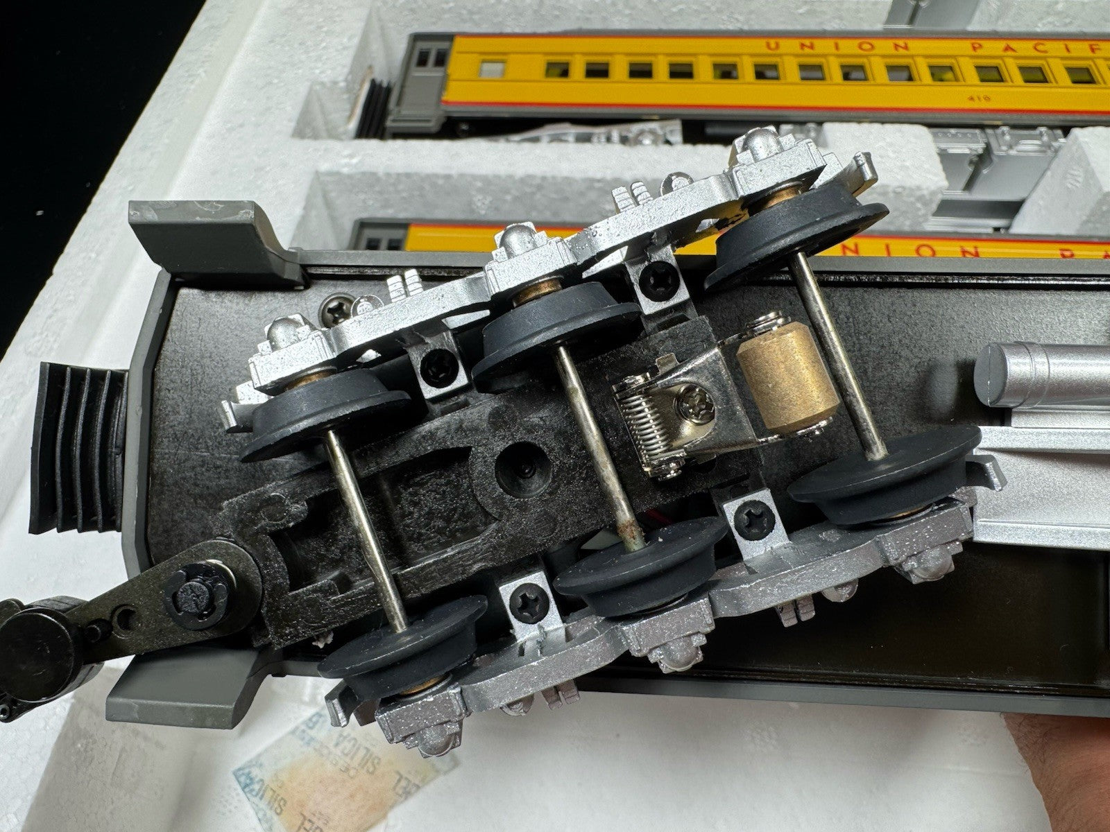 MTH Premier 0-4031 Union Pacific UP 70' Madison passenger 5-car set EX5