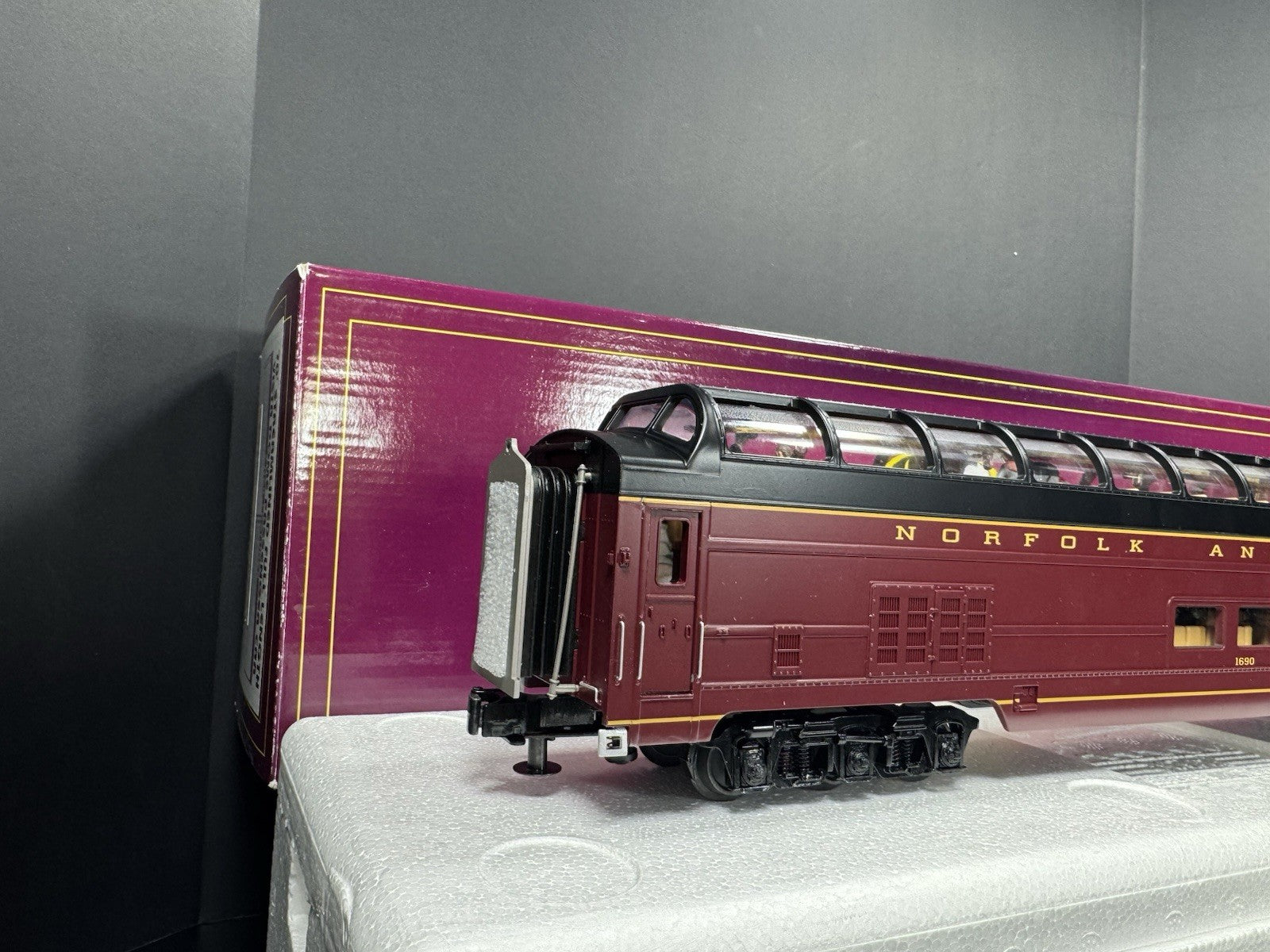 MTH 20-64176 Norfolk & Western N&W 70' full-length vista dome passenger car LNIB1