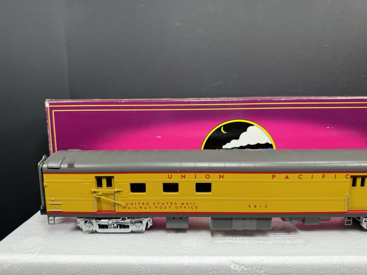 MTH 20-6853 Union Pacific UP 70' streamlined RPO passenger car #5813 EX2