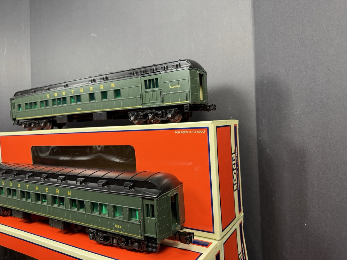 Lionel 1927470 Southern 18" heavyweight combine coach passenger car 2-pack EX6