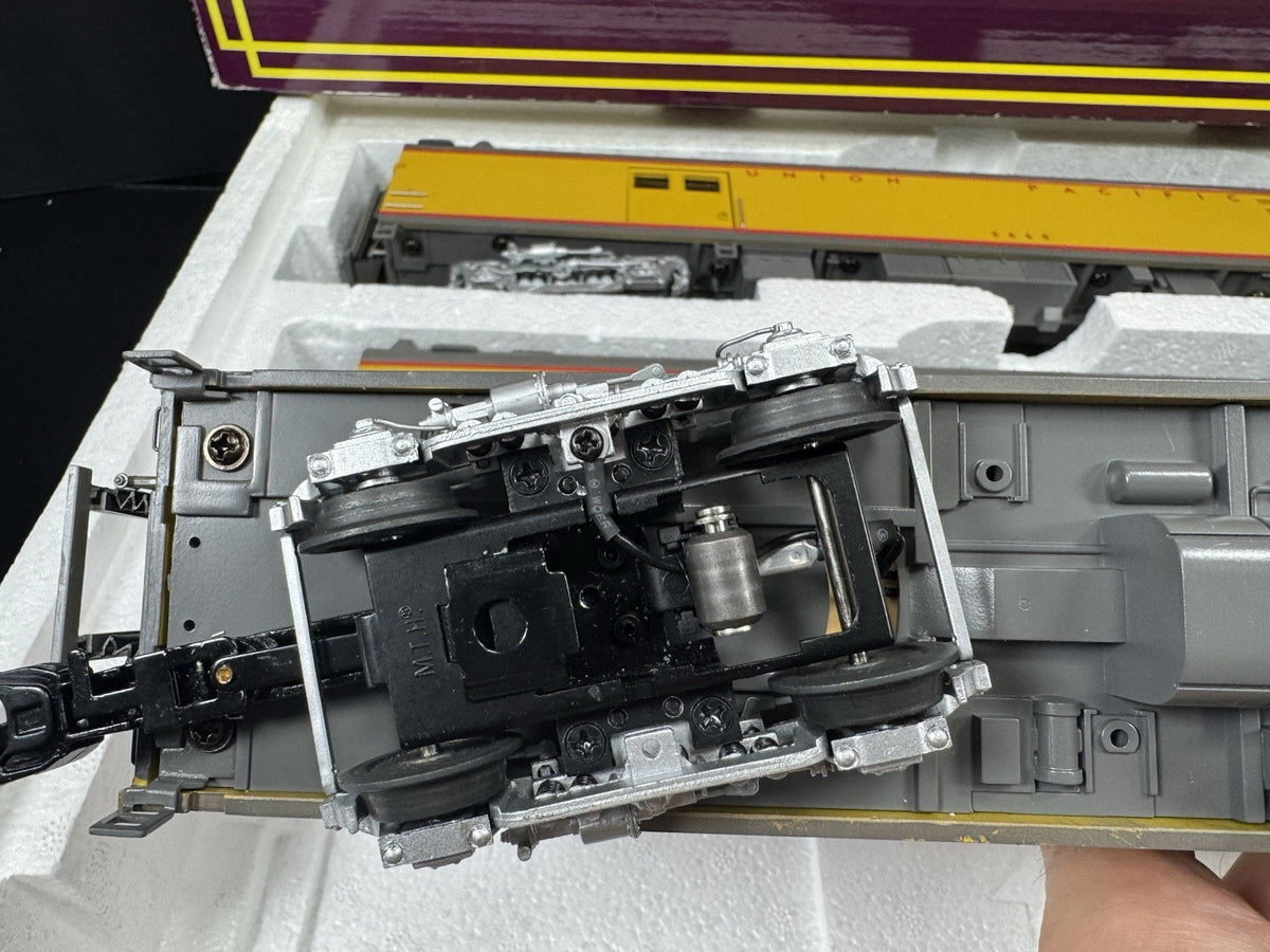 MTH 20-65186 Union Pacific UP 70' streamlined passenger 5-car set LNIB6