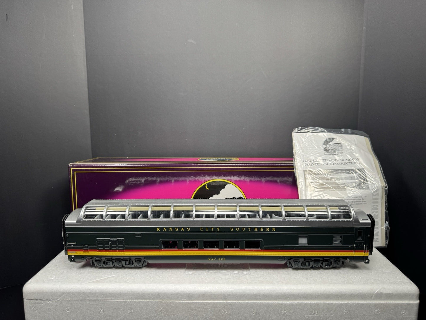 MTH 20-6735 Kansas City Southern KCS 70' full-length vista dome pass car LNIB0
