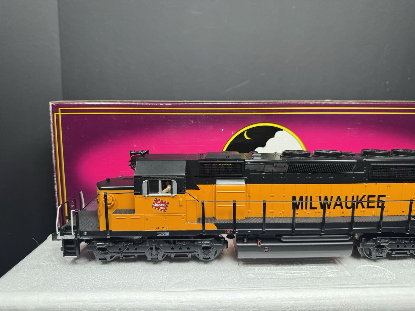 MTH 20-2668-1 Milwaukee Road SD40-2 diesel engine #142 PS2 BCR LNIB2