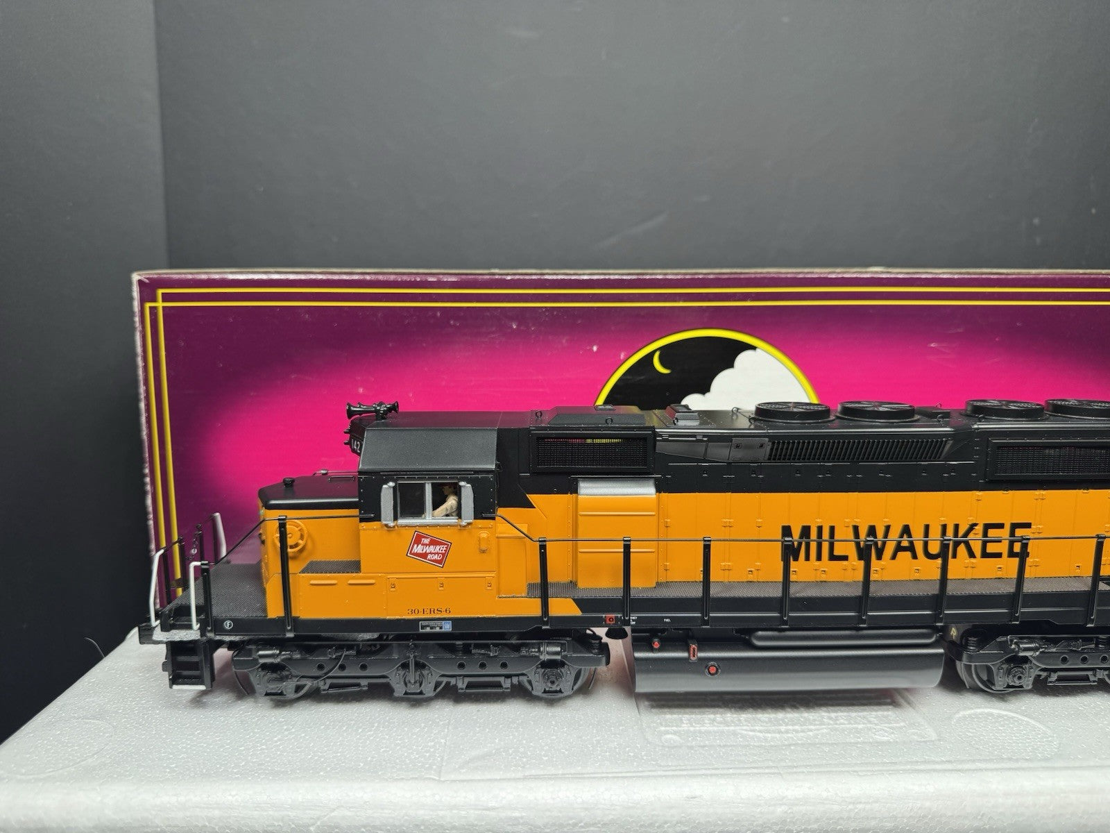 MTH 20-2668-1 Milwaukee Road SD40-2 diesel engine #142 PS2 BCR LNIB2